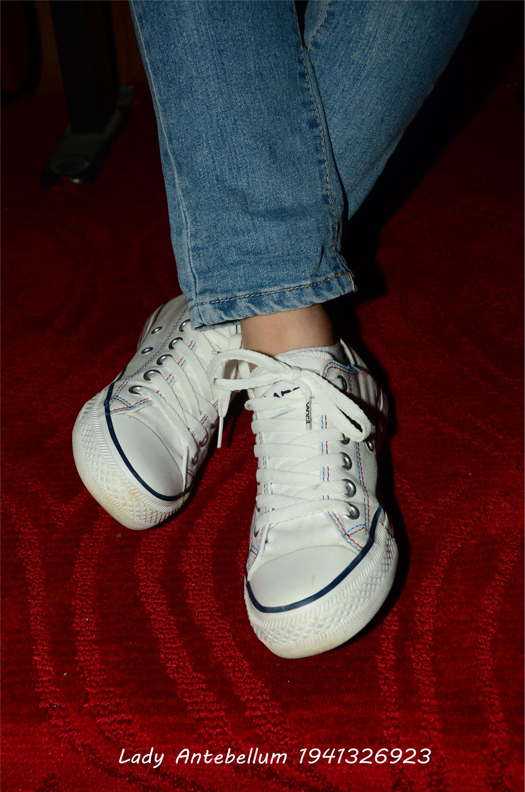 [战前女神] 恋足美腿棉袜女神级摄影套图 029