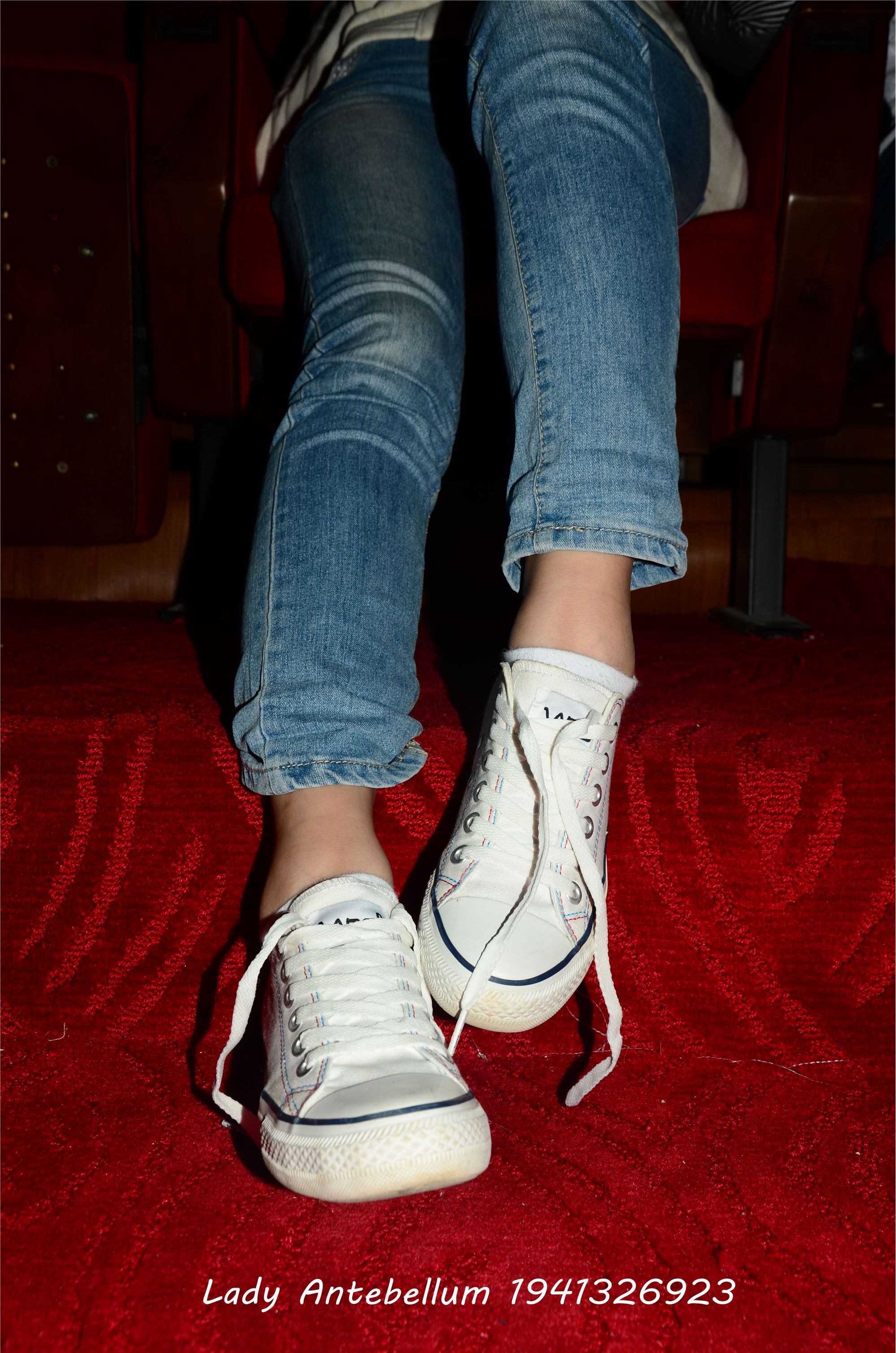 [战前女神] 恋足美腿棉袜女神级摄影套图 029