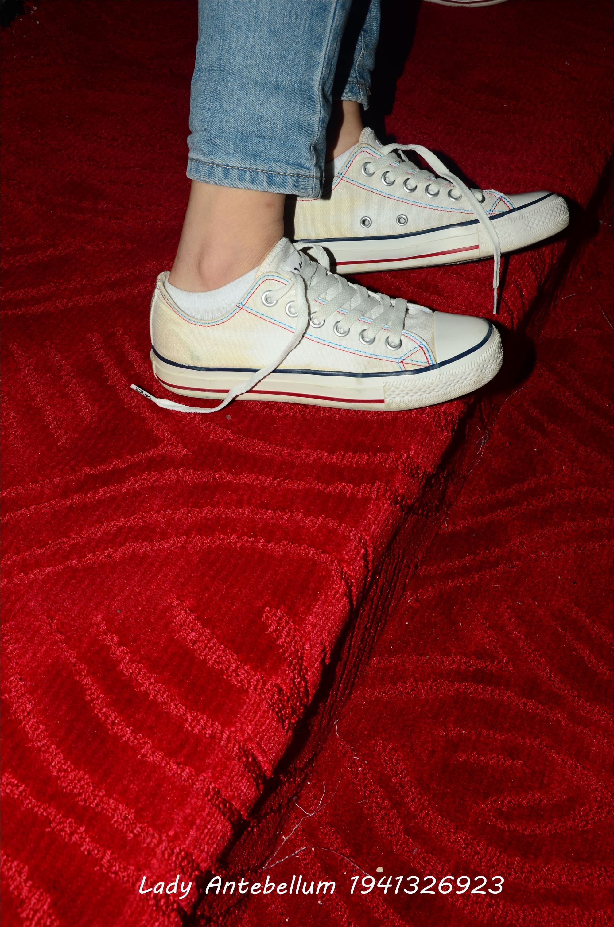 [战前女神] 恋足美腿棉袜女神级摄影套图 029