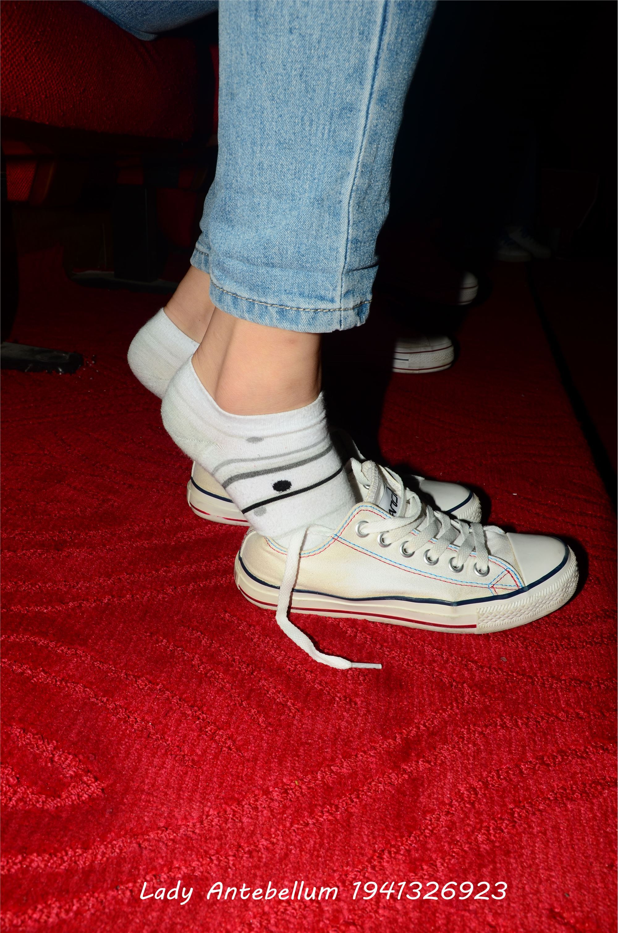 [战前女神] 恋足美腿棉袜女神级摄影套图 029