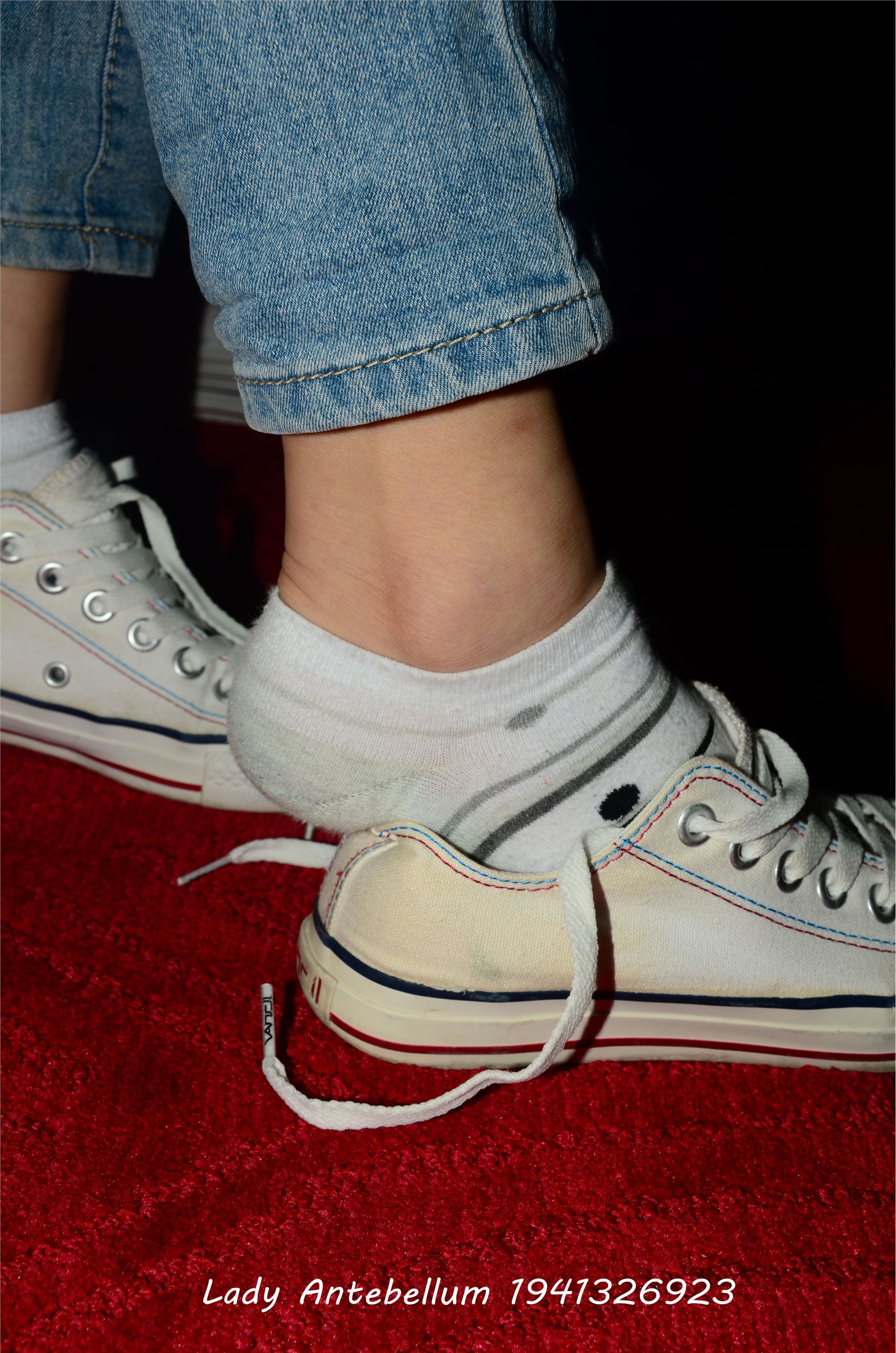 [战前女神] 恋足美腿棉袜女神级摄影套图 029