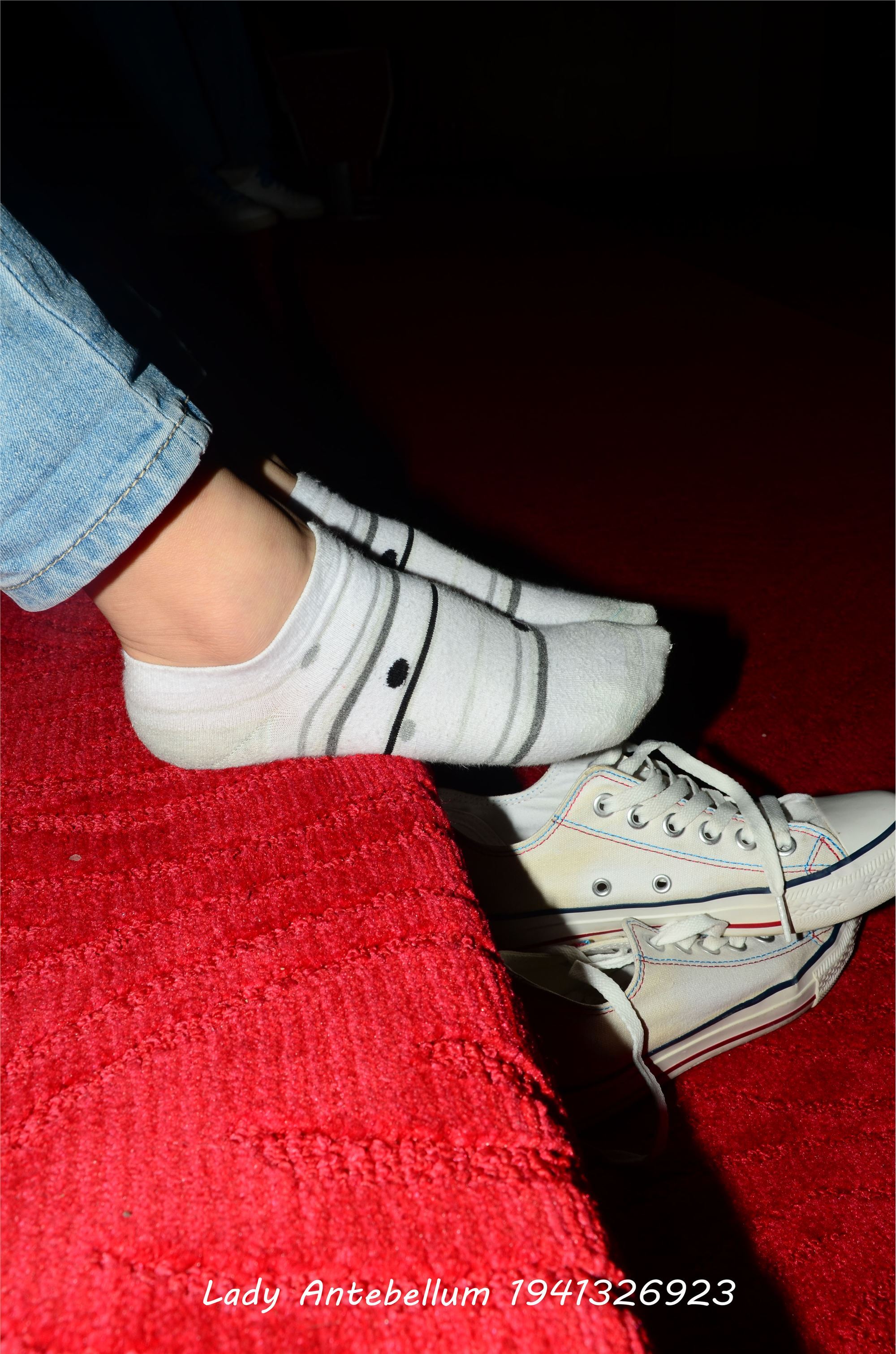 [战前女神] 恋足美腿棉袜女神级摄影套图 029