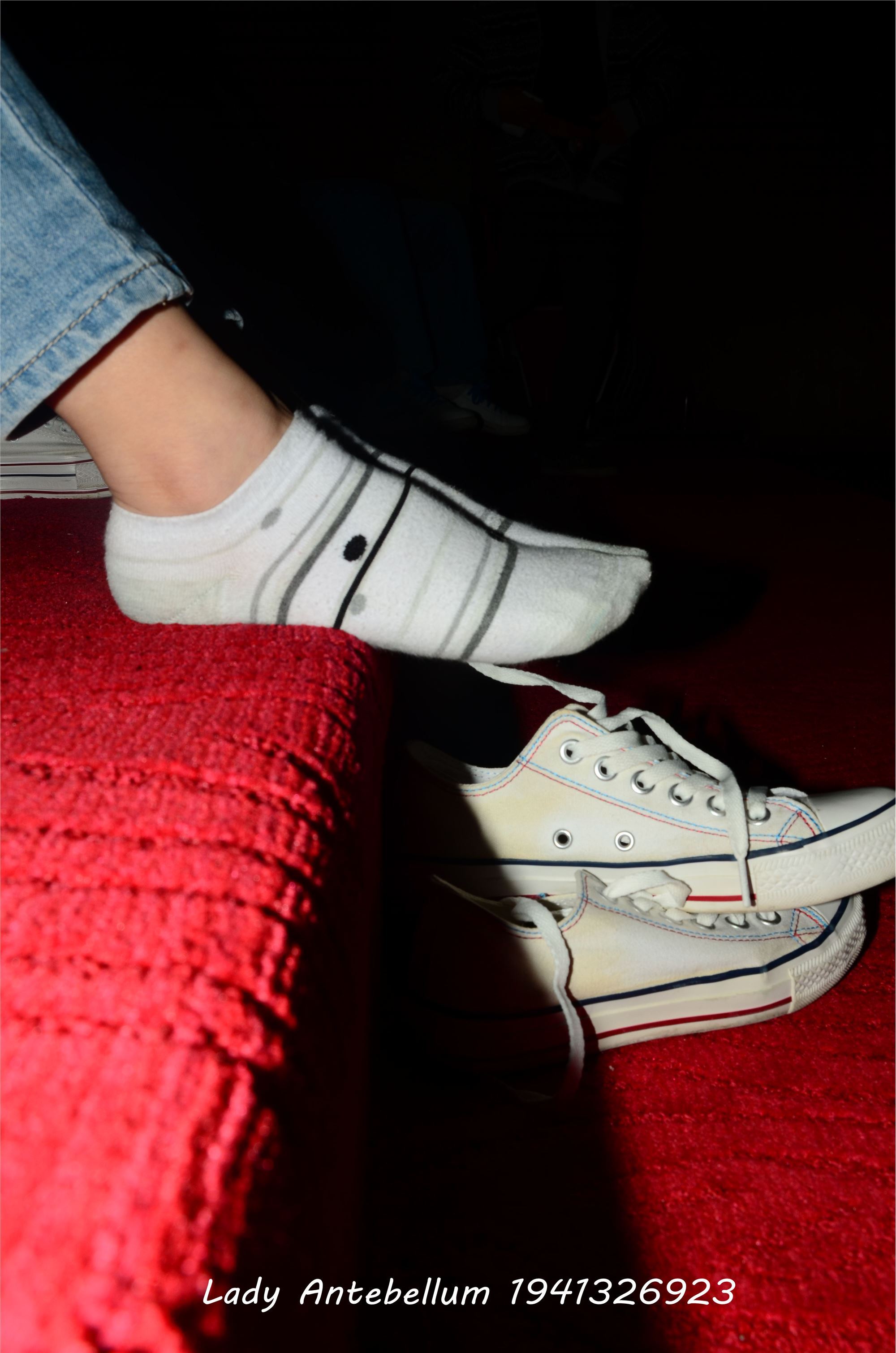 [战前女神] 恋足美腿棉袜女神级摄影套图 029