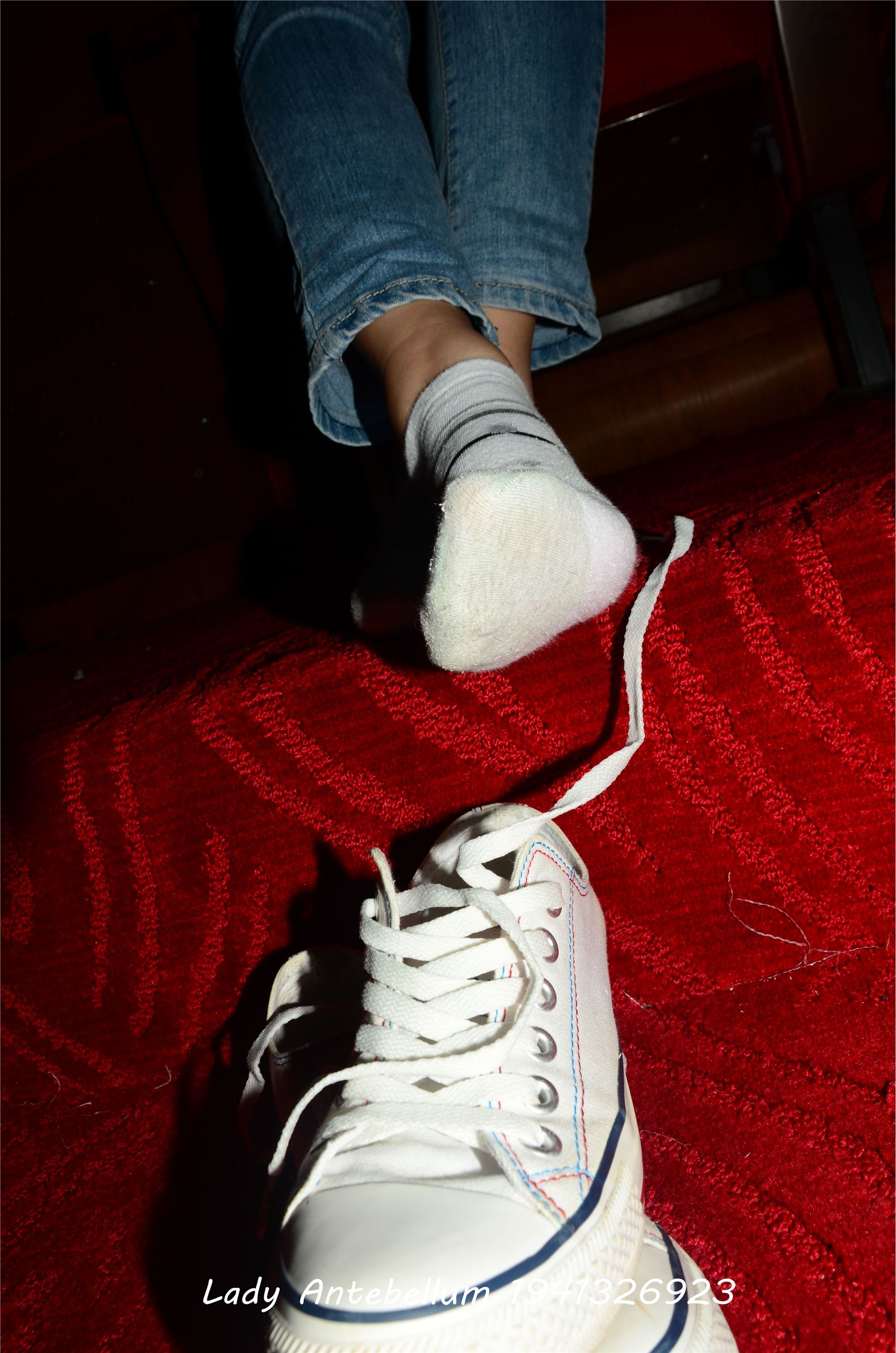 [战前女神] 恋足美腿棉袜女神级摄影套图 029