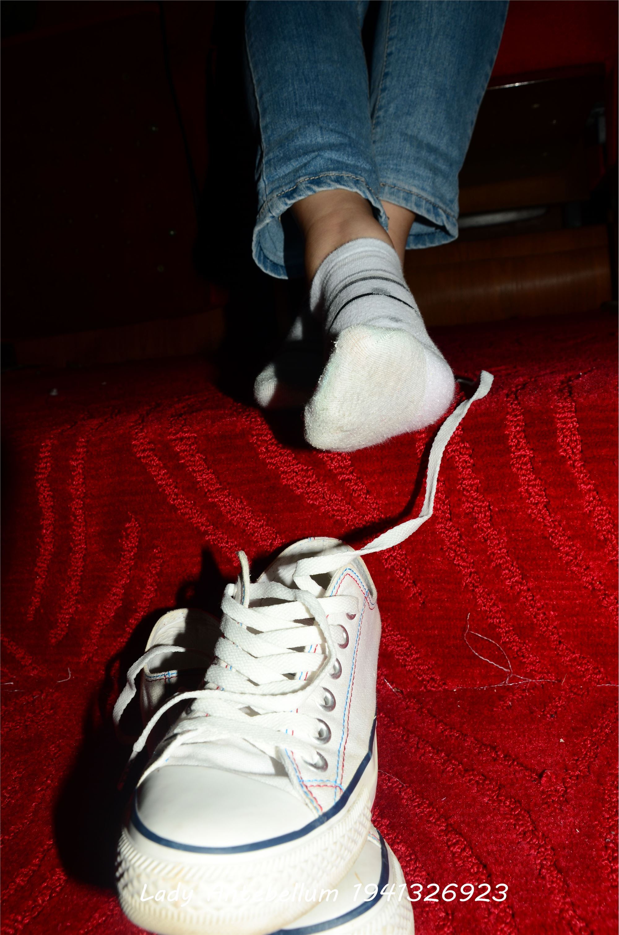 [战前女神] 恋足美腿棉袜女神级摄影套图 029