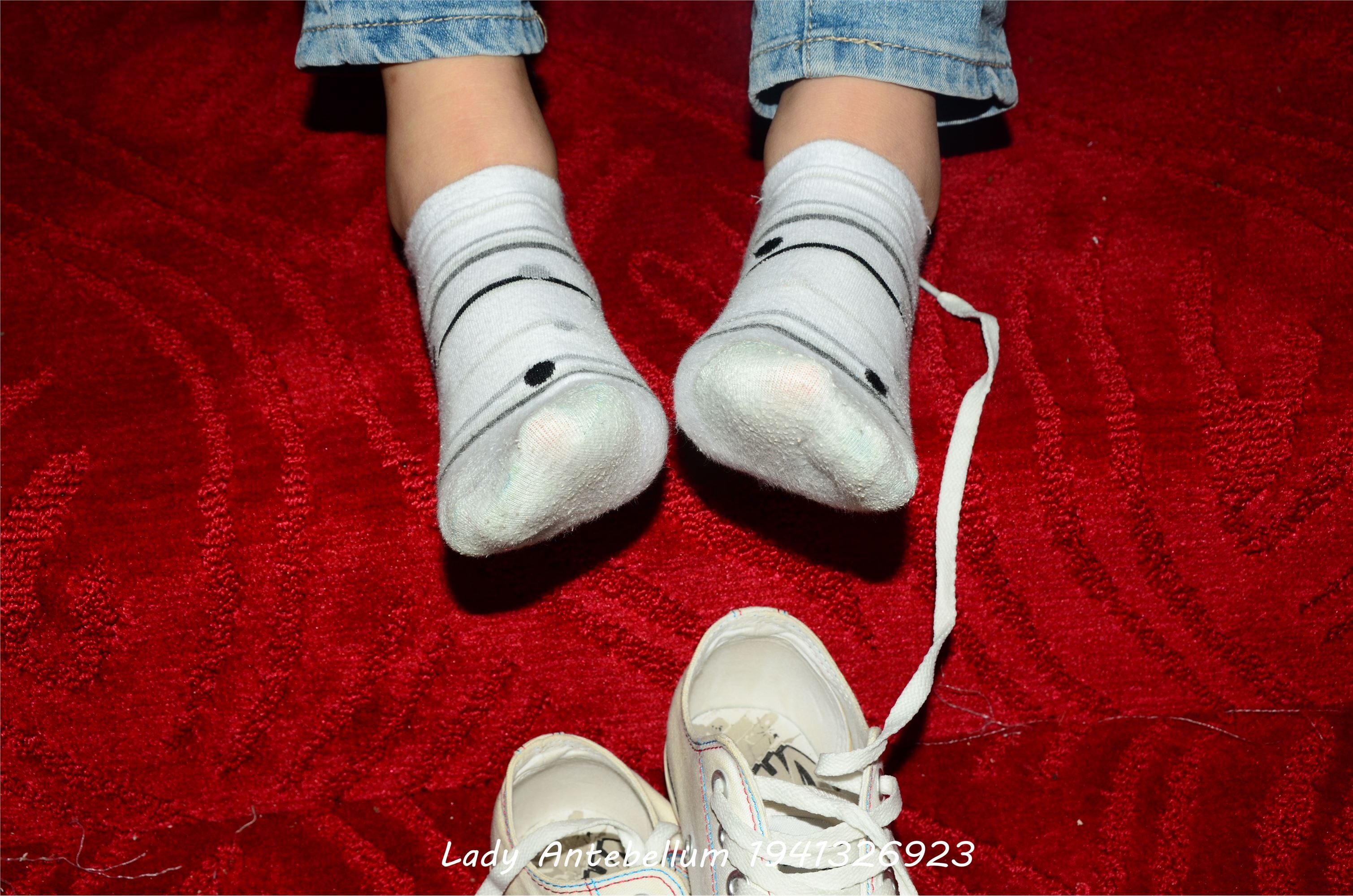 [战前女神] 恋足美腿棉袜女神级摄影套图 029