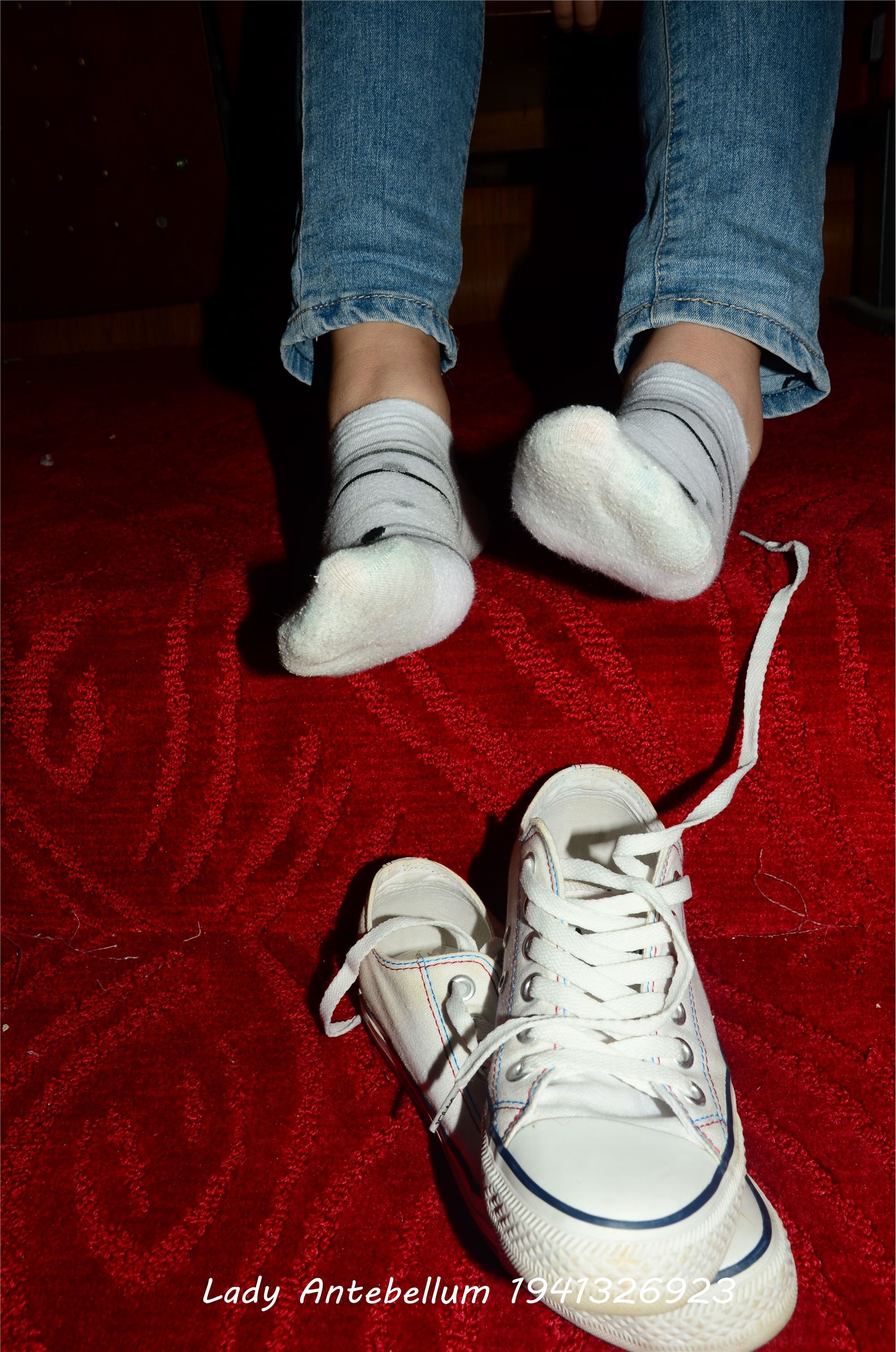 [战前女神] 恋足美腿棉袜女神级摄影套图 029