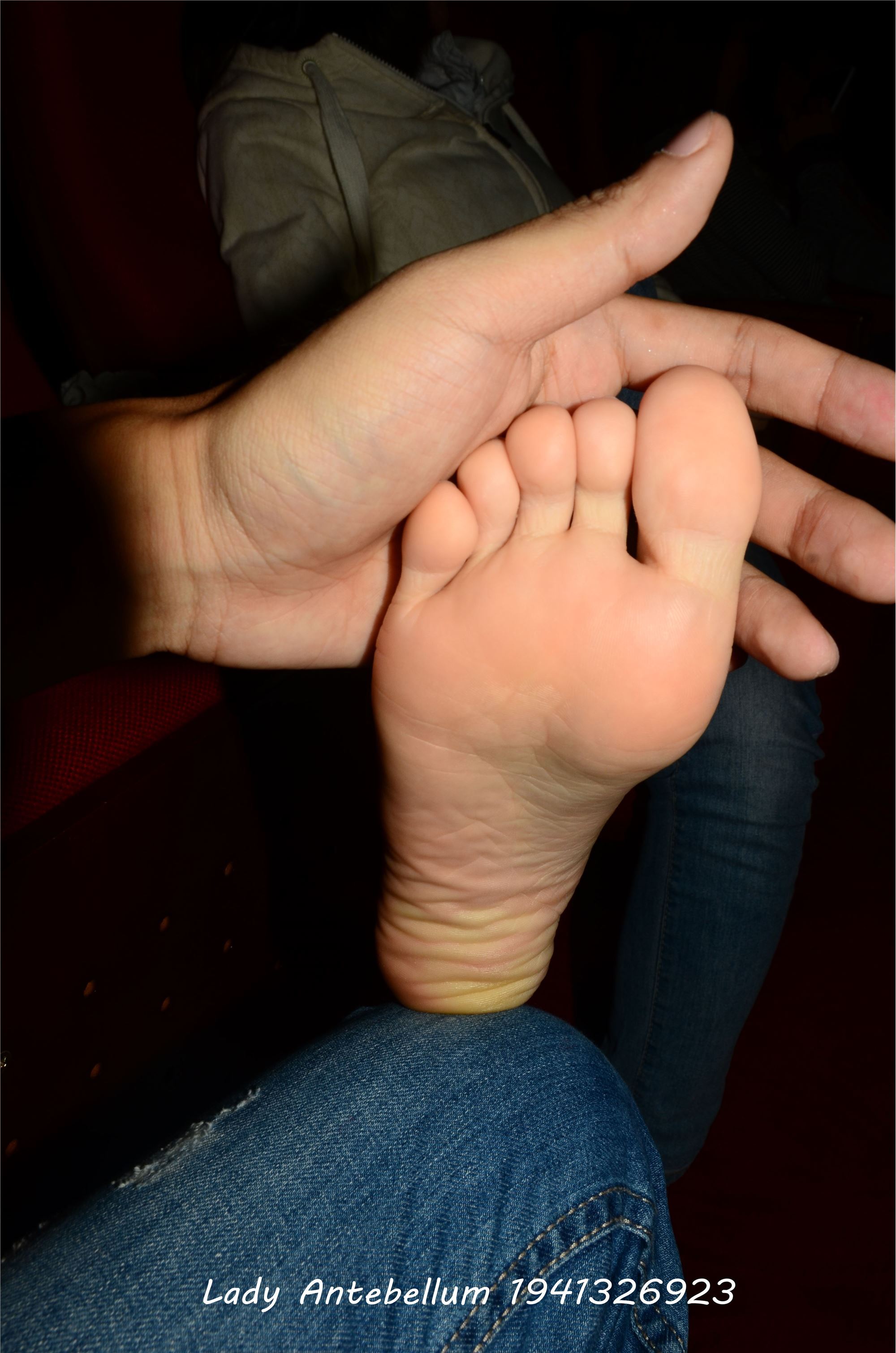 [战前女神] 恋足美腿棉袜女神级摄影套图 029