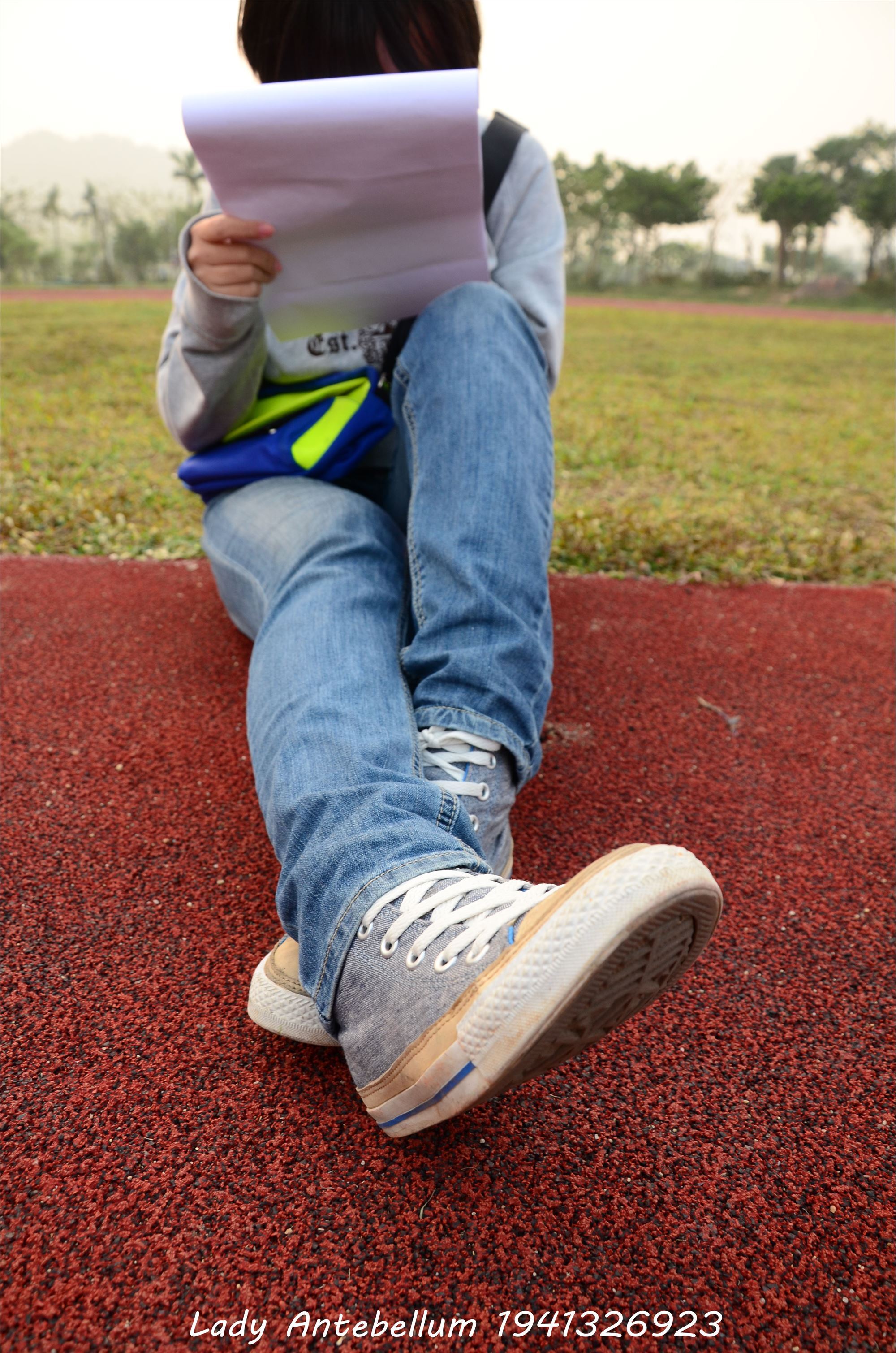 [战前女神] 恋足美腿棉袜女神级摄影套图 030