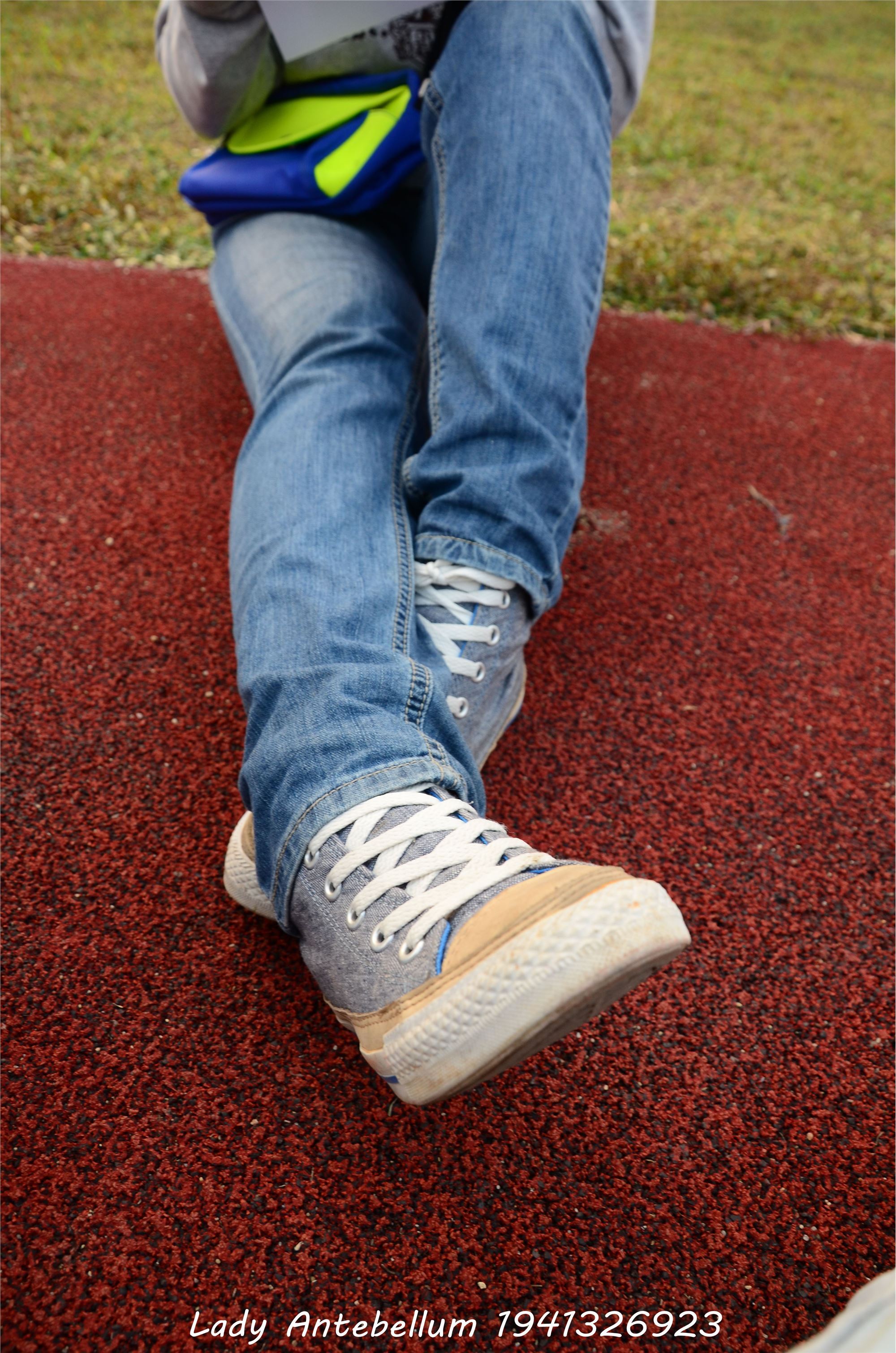 [战前女神] 恋足美腿棉袜女神级摄影套图 030