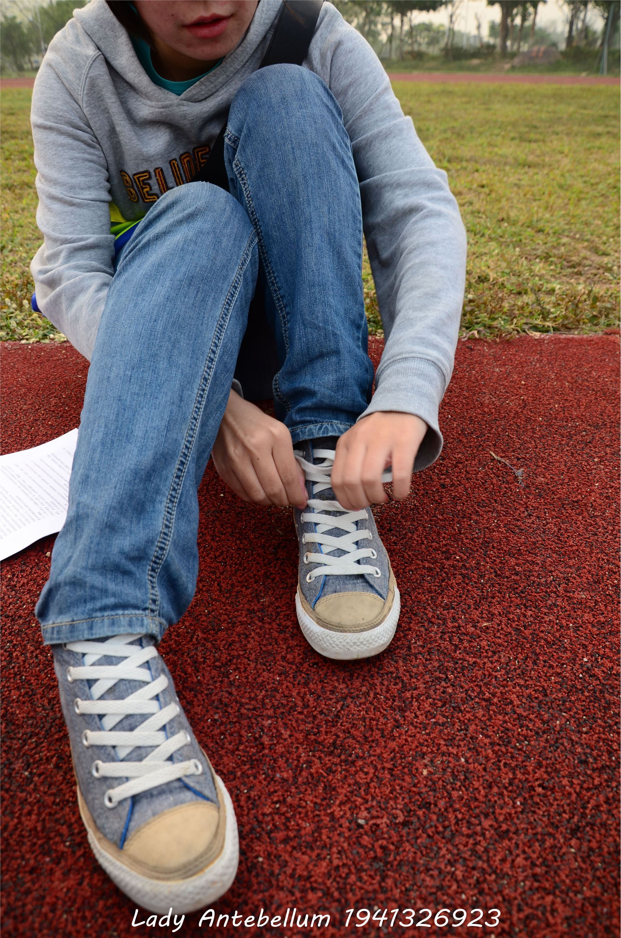 [战前女神] 恋足美腿棉袜女神级摄影套图 030