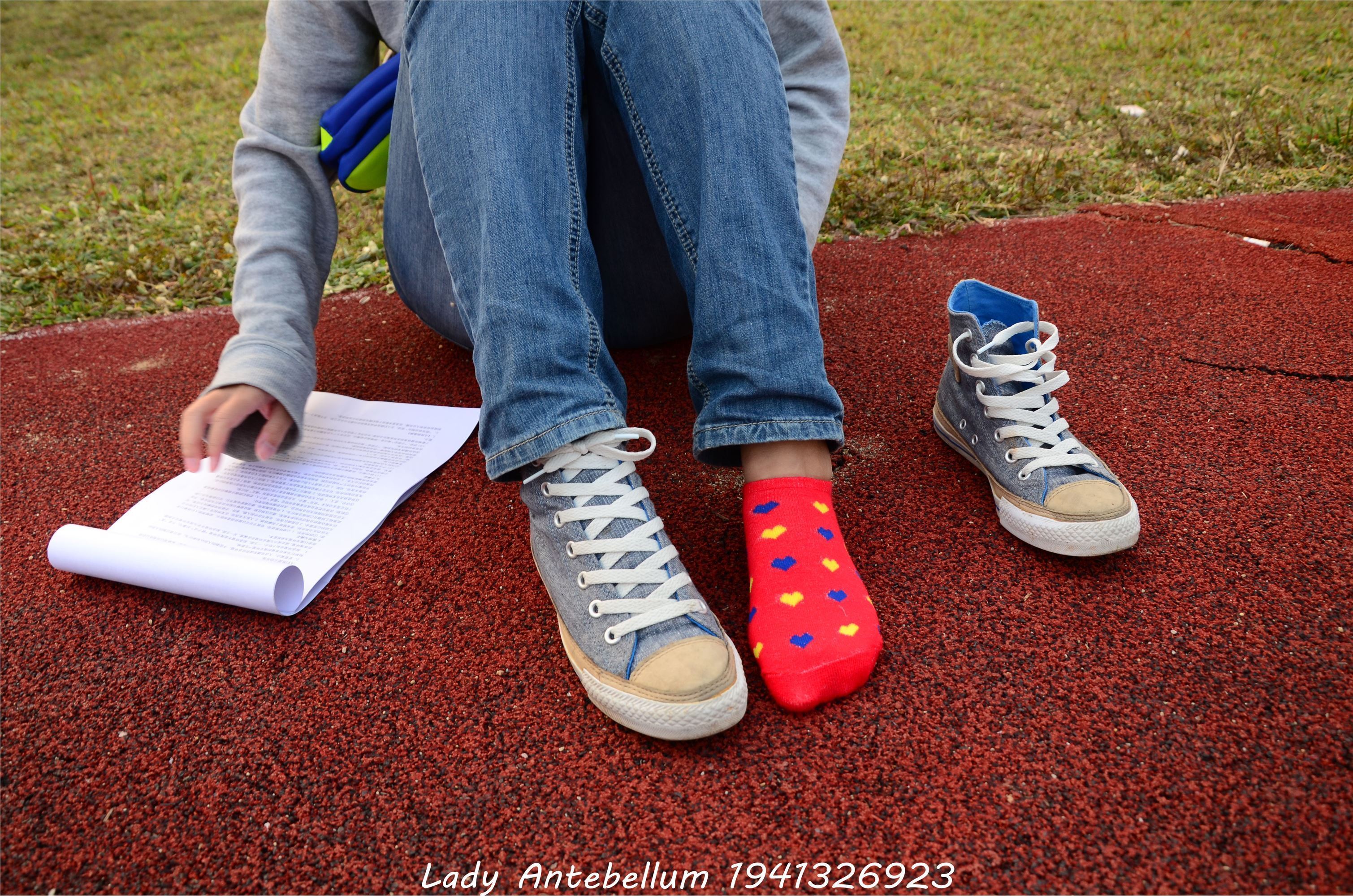 [战前女神] 恋足美腿棉袜女神级摄影套图 030