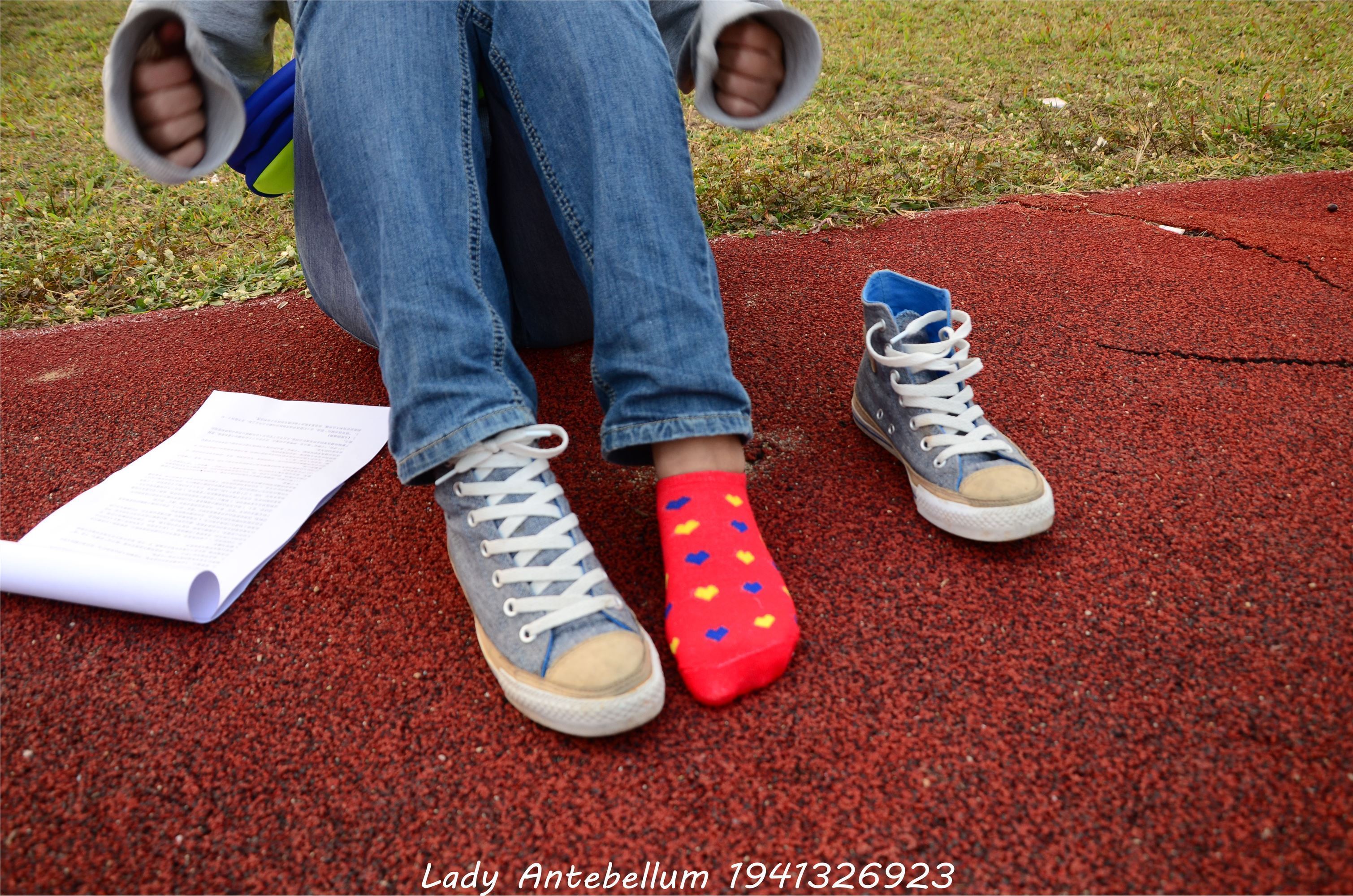 [战前女神] 恋足美腿棉袜女神级摄影套图 030