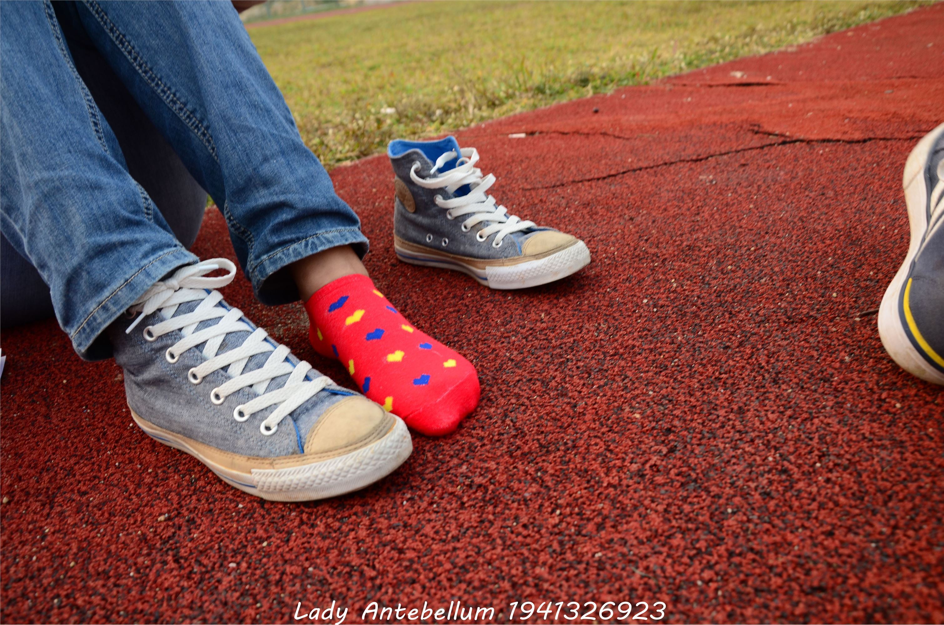 [战前女神] 恋足美腿棉袜女神级摄影套图 030