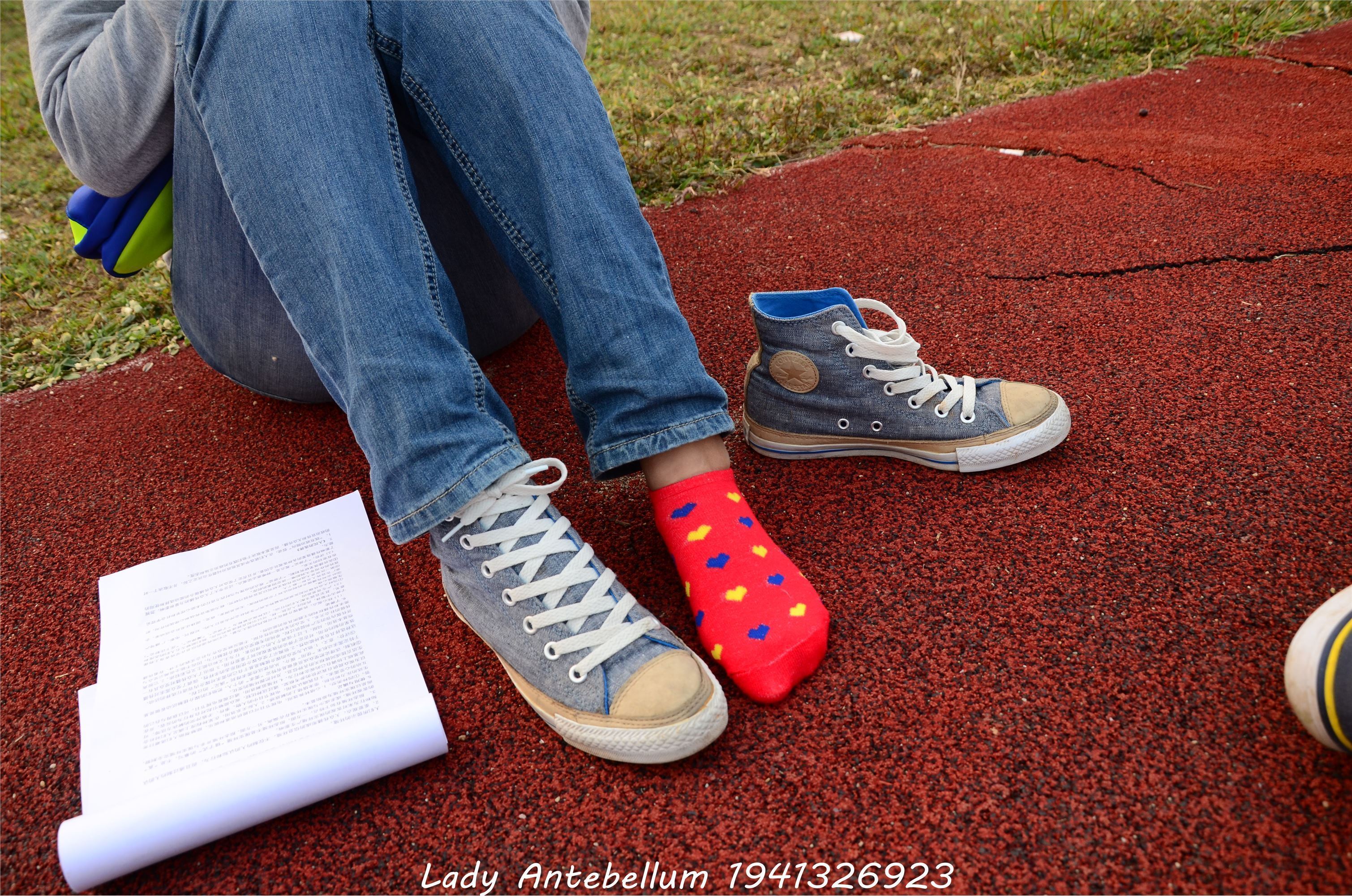 [战前女神] 恋足美腿棉袜女神级摄影套图 030