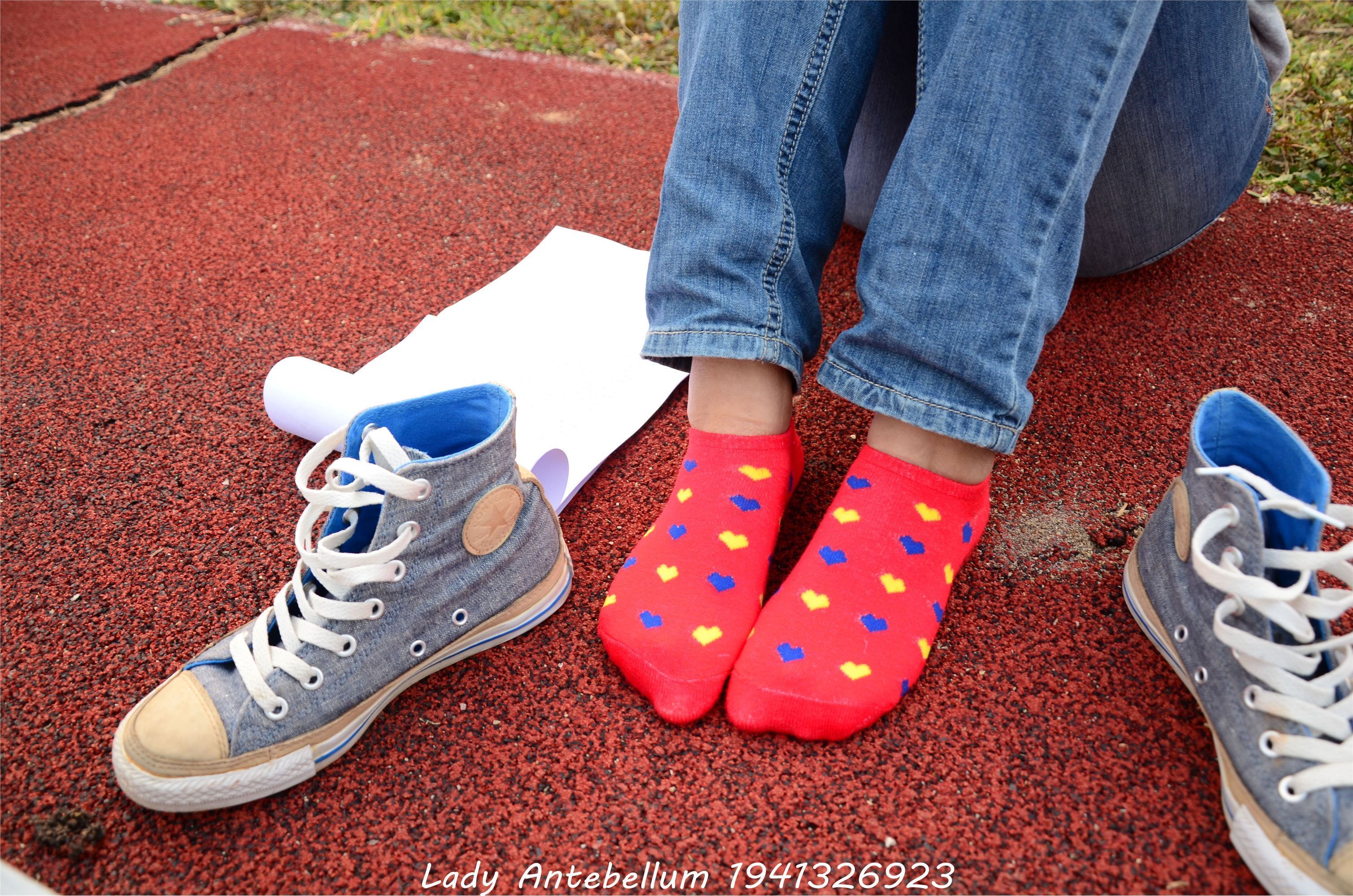 [战前女神] 恋足美腿棉袜女神级摄影套图 030