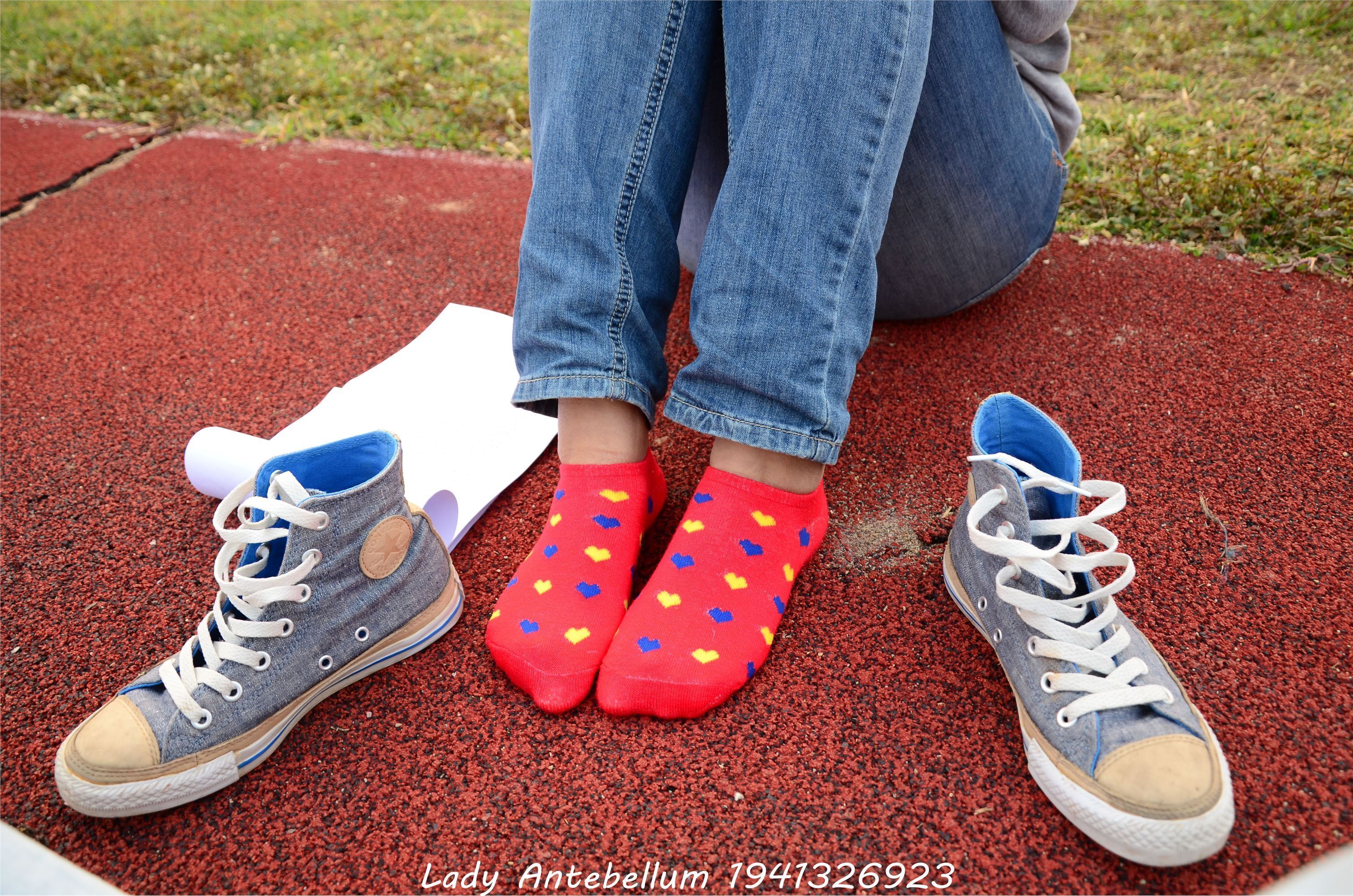 [战前女神] 恋足美腿棉袜女神级摄影套图 030