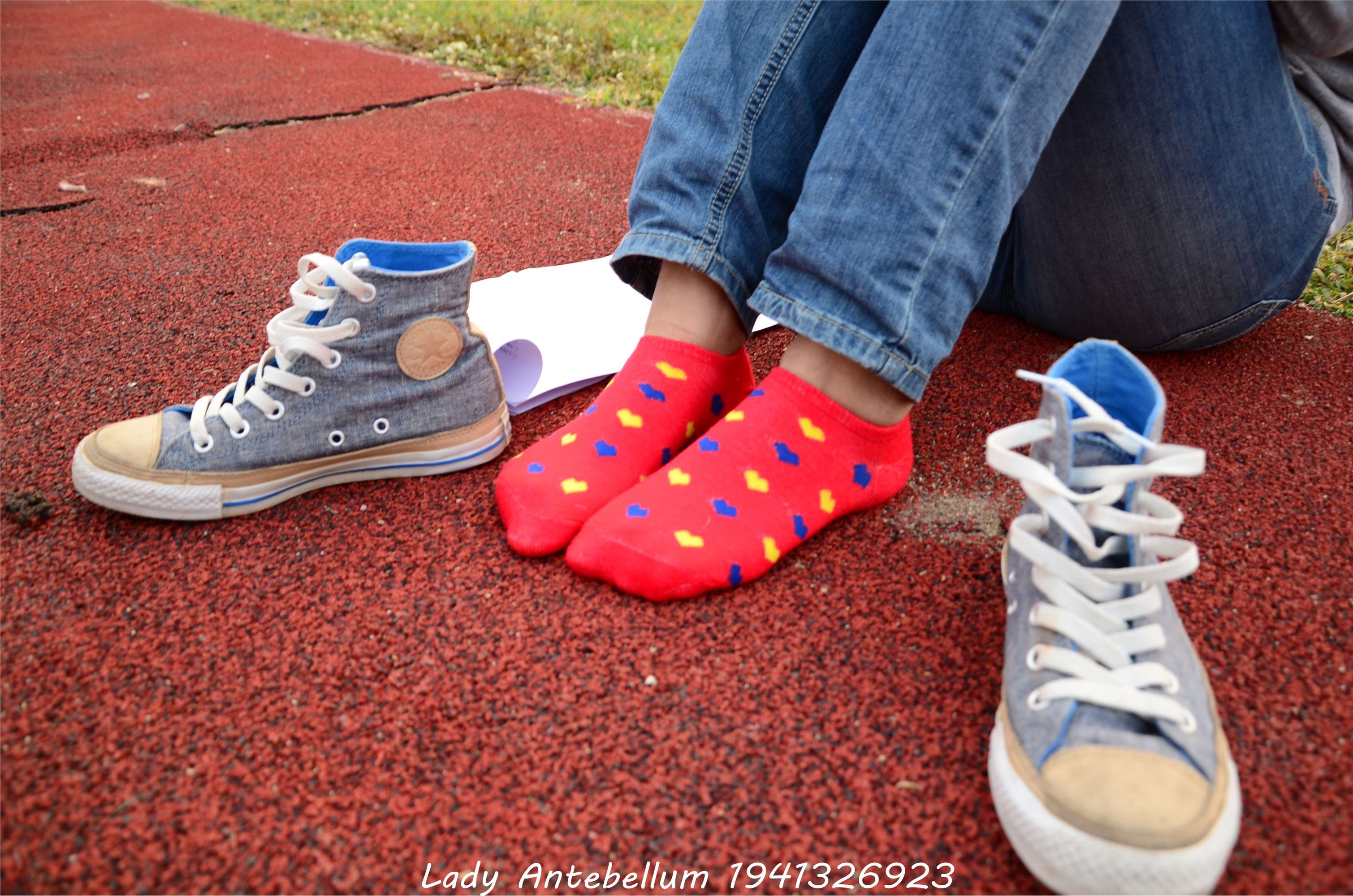 [战前女神] 恋足美腿棉袜女神级摄影套图 030