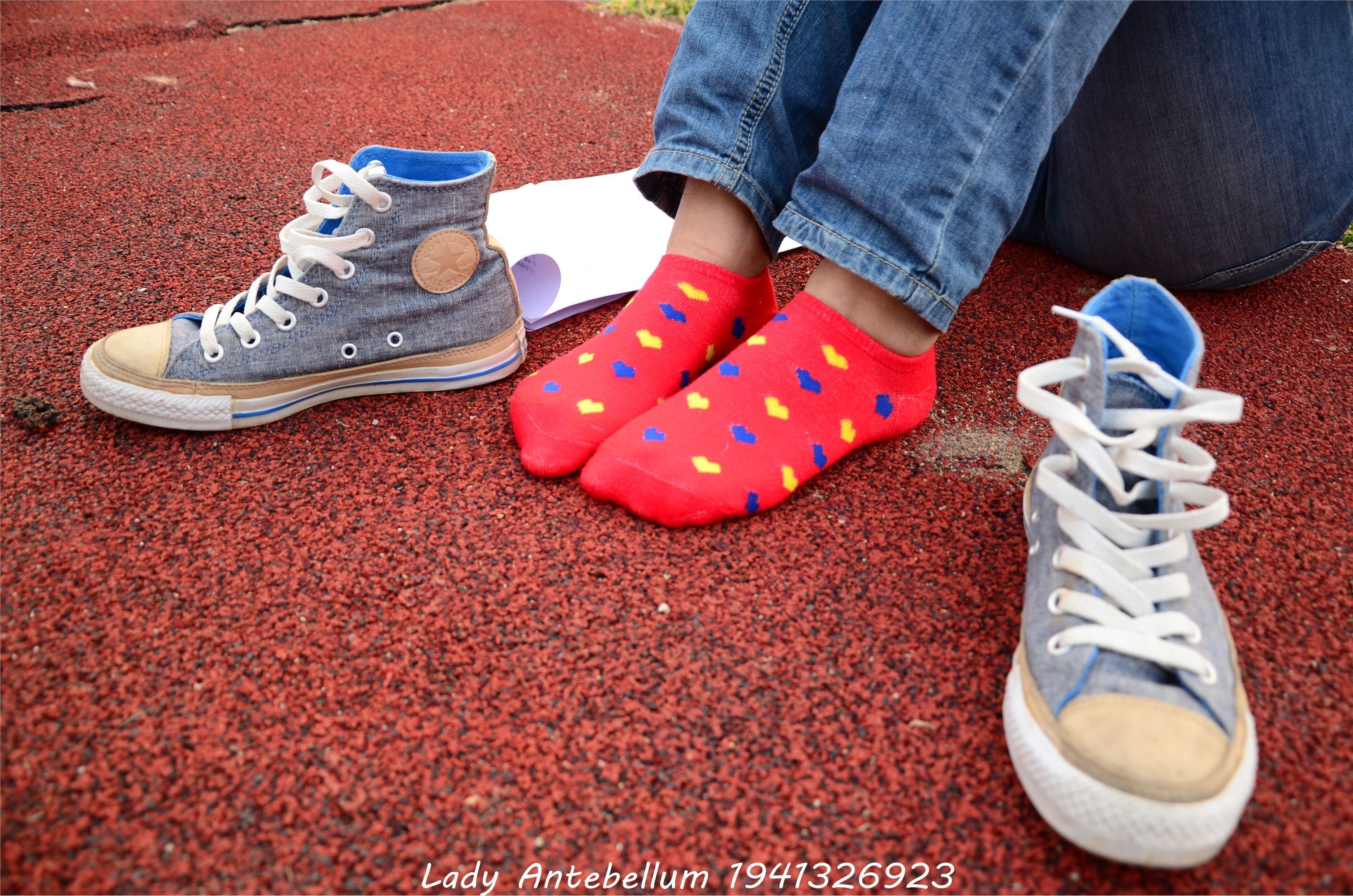 [战前女神] 恋足美腿棉袜女神级摄影套图 030