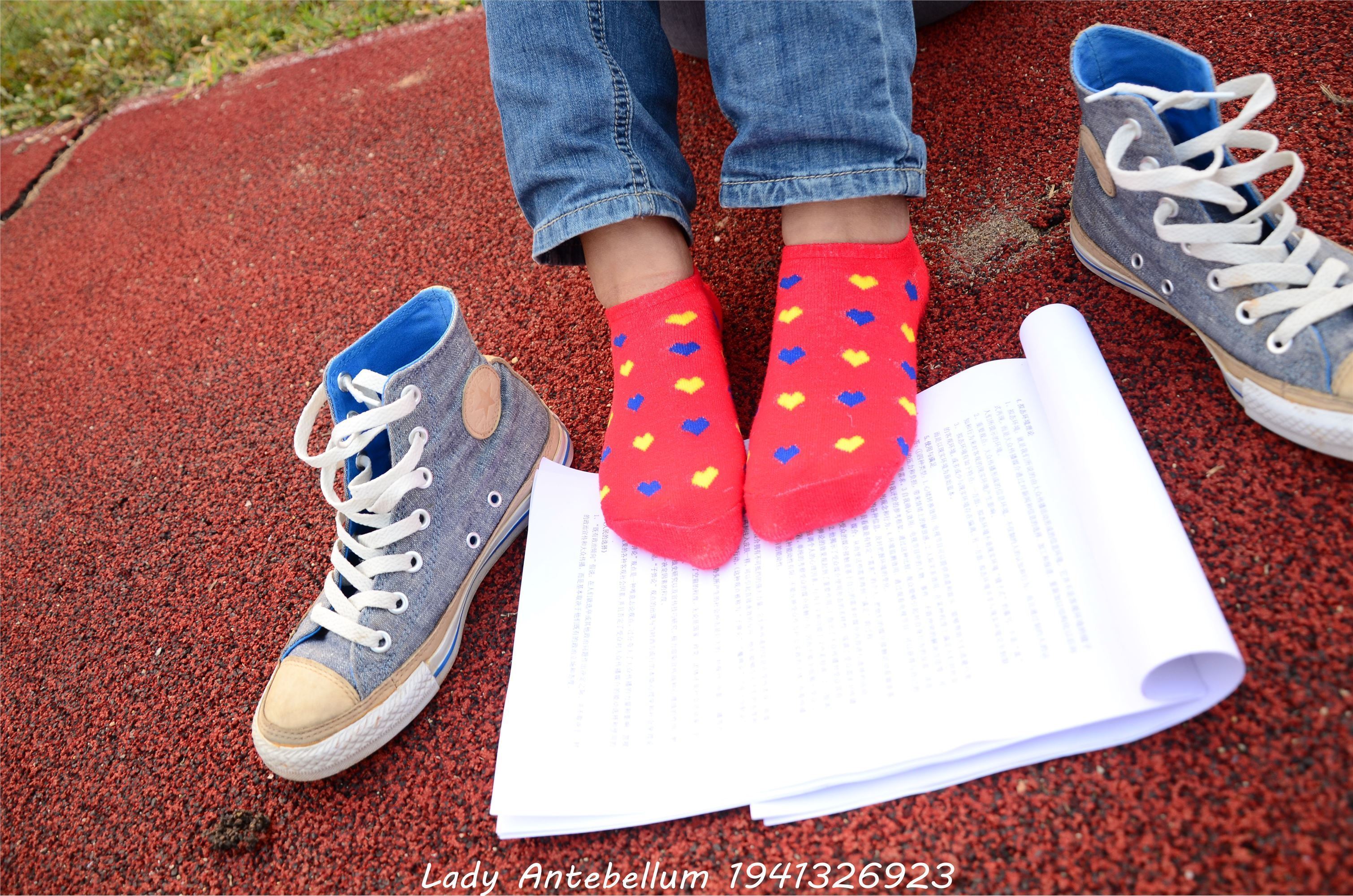 [战前女神] 恋足美腿棉袜女神级摄影套图 030