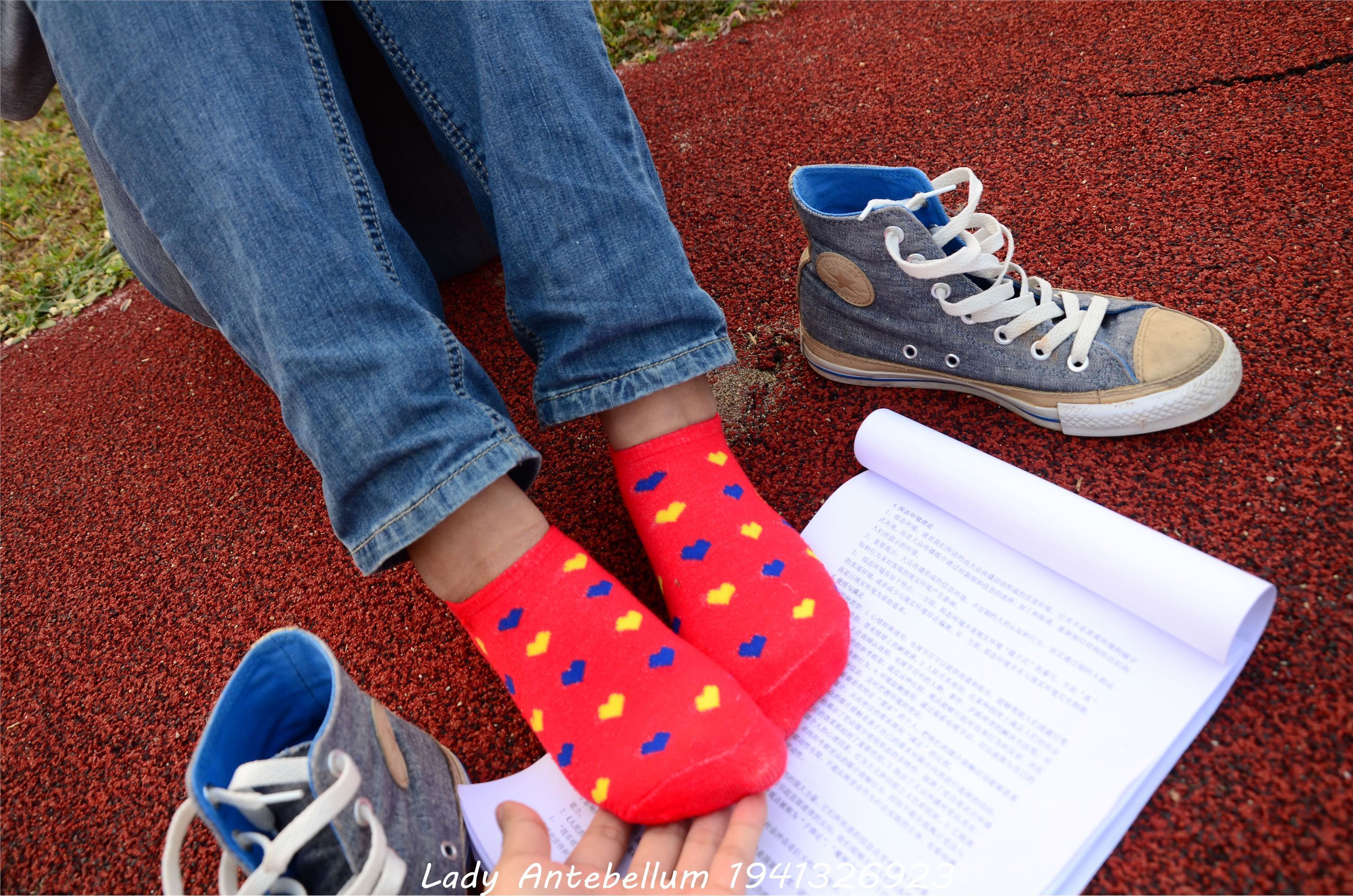 [战前女神] 恋足美腿棉袜女神级摄影套图 030