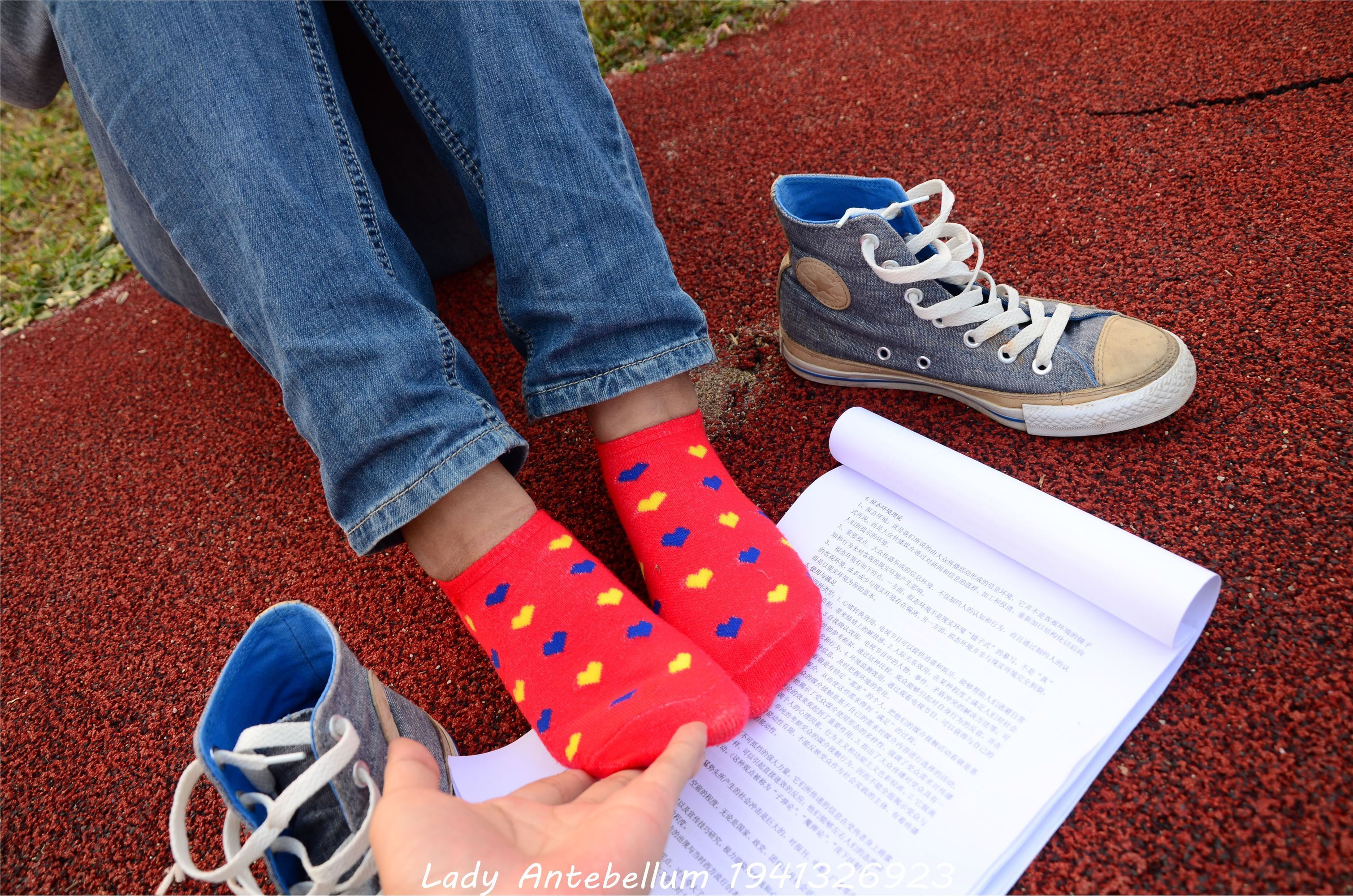 [战前女神] 恋足美腿棉袜女神级摄影套图 030