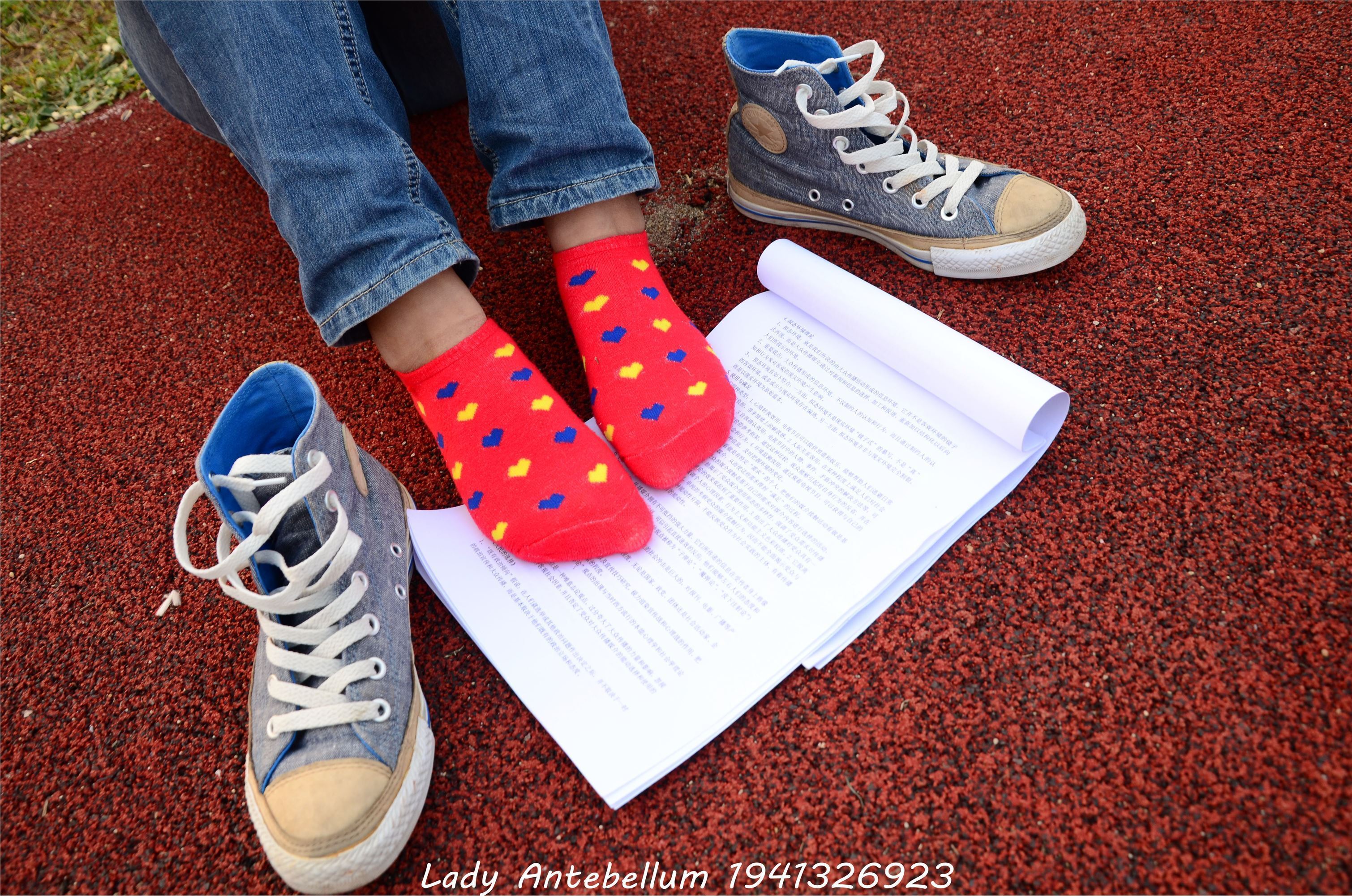 [战前女神] 恋足美腿棉袜女神级摄影套图 030