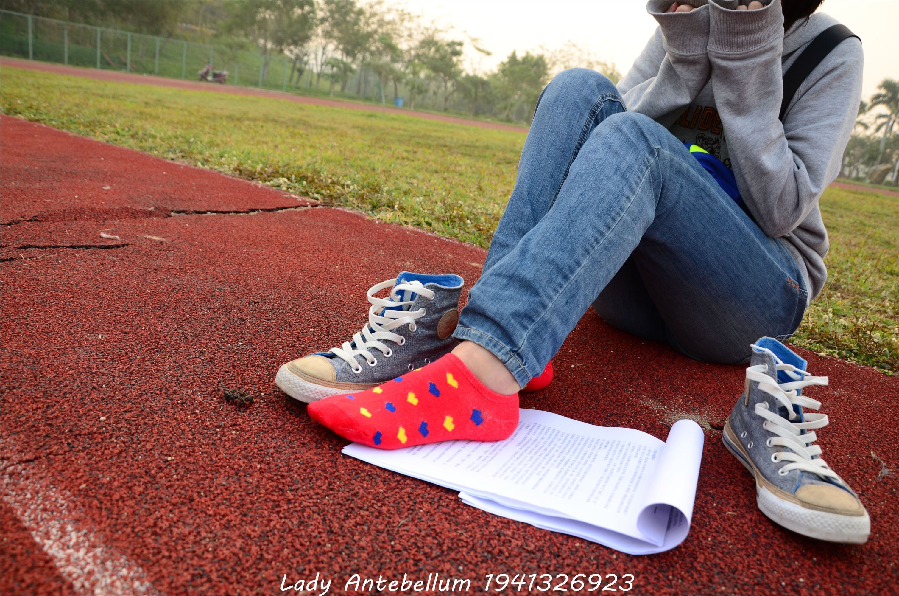 [战前女神] 恋足美腿棉袜女神级摄影套图 030