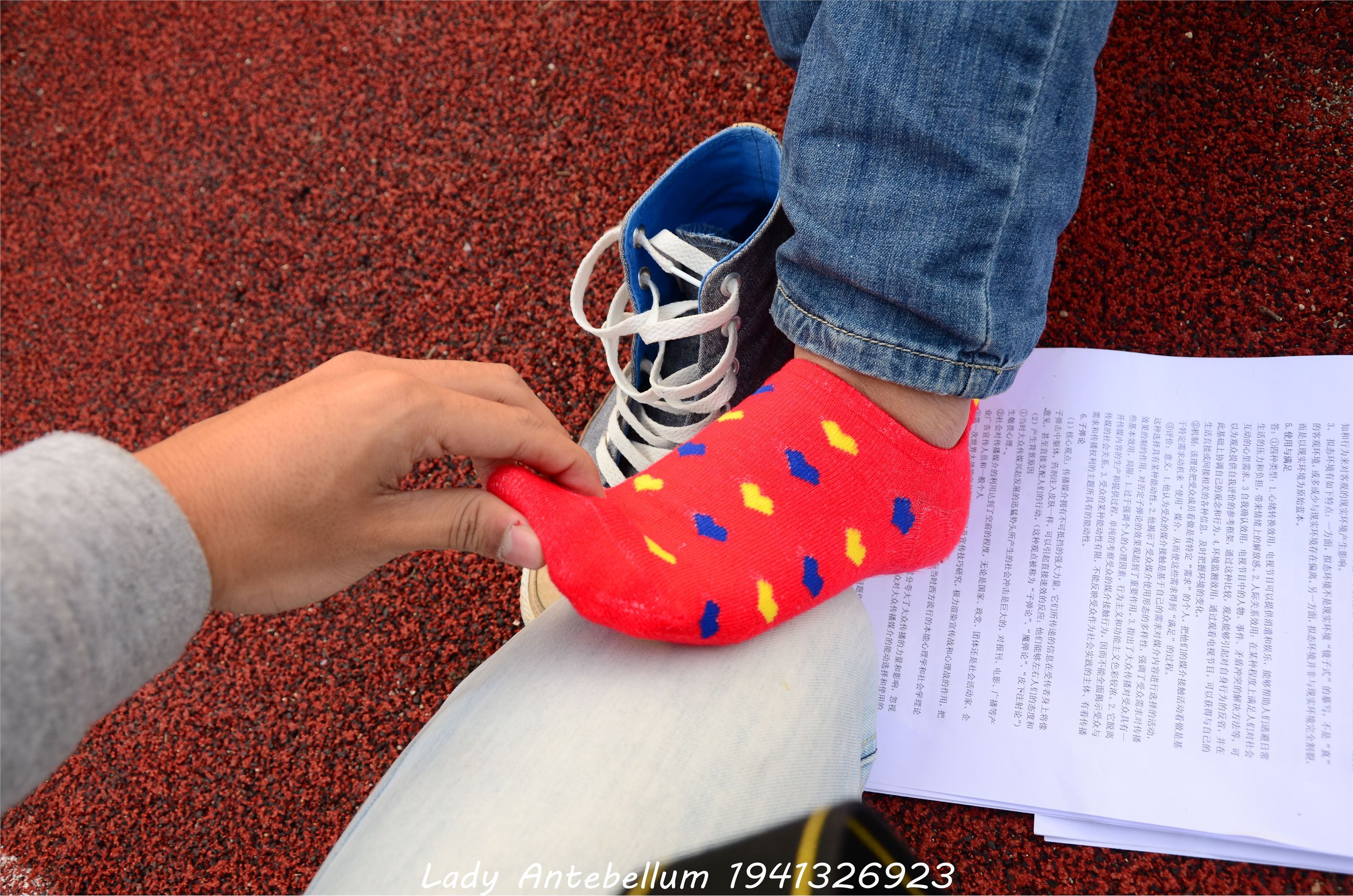 [战前女神] 恋足美腿棉袜女神级摄影套图 030