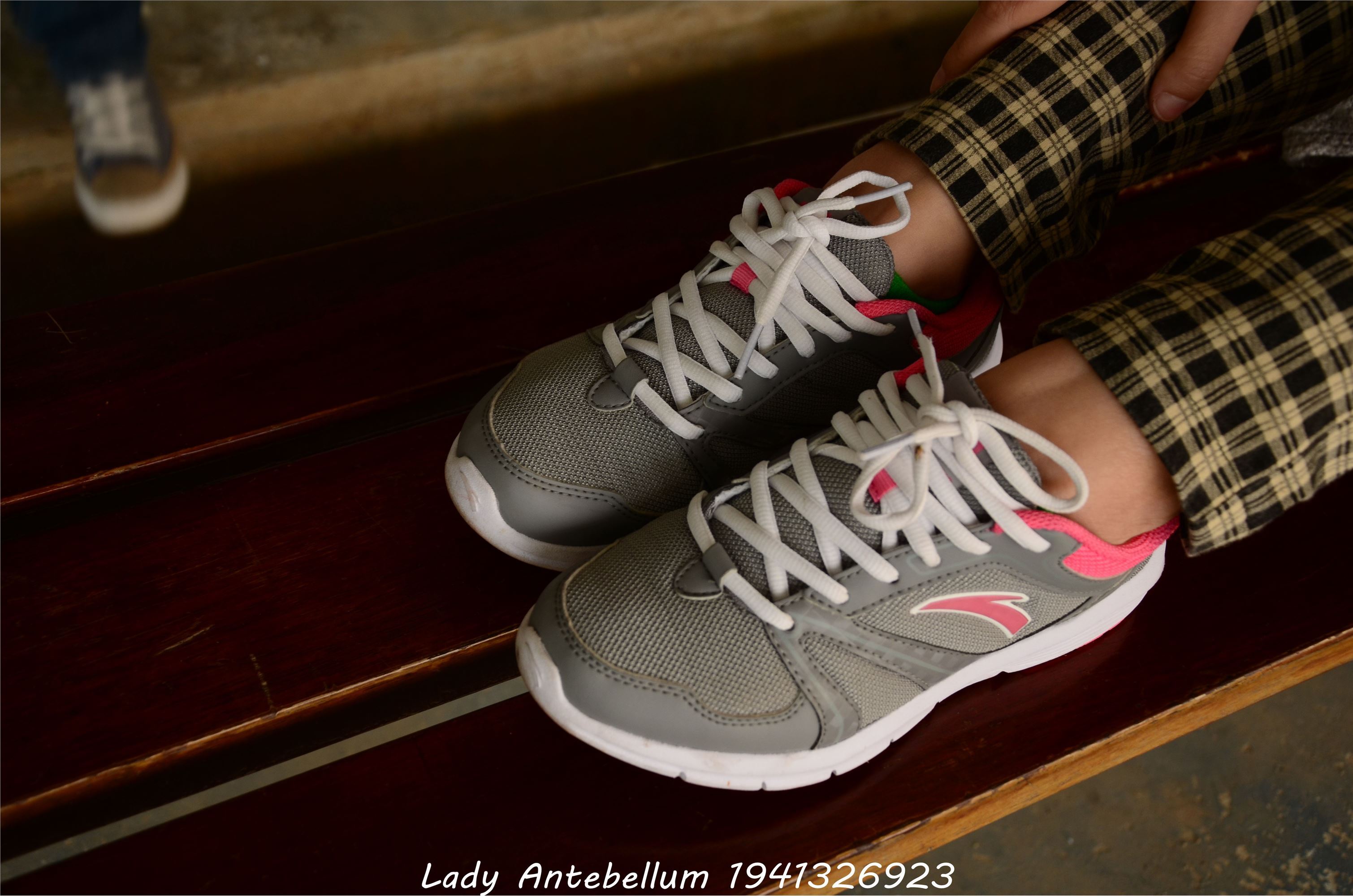 [战前女神] 恋足美腿棉袜女神级摄影套图 030