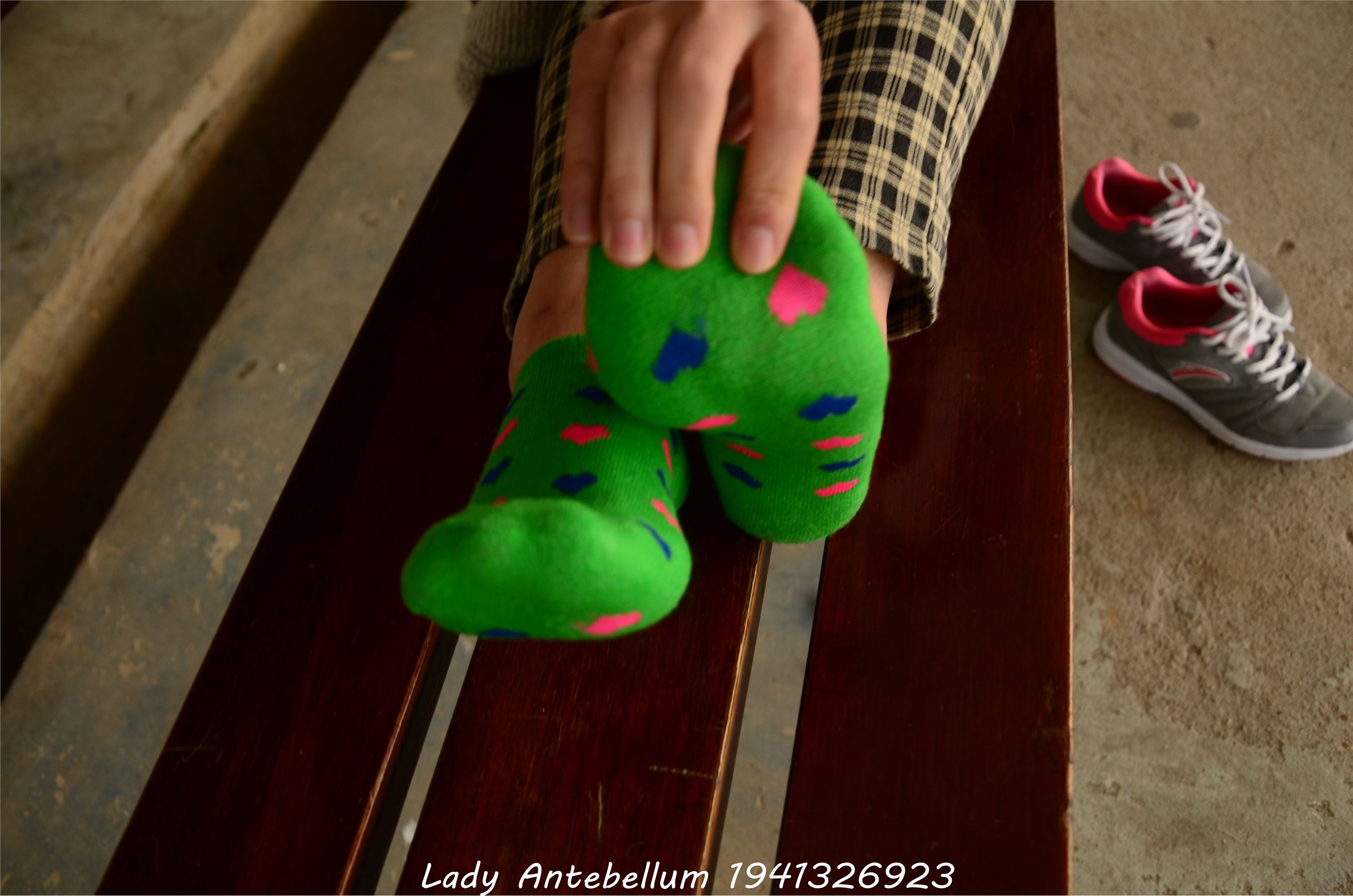 [战前女神] 恋足美腿棉袜女神级摄影套图 030