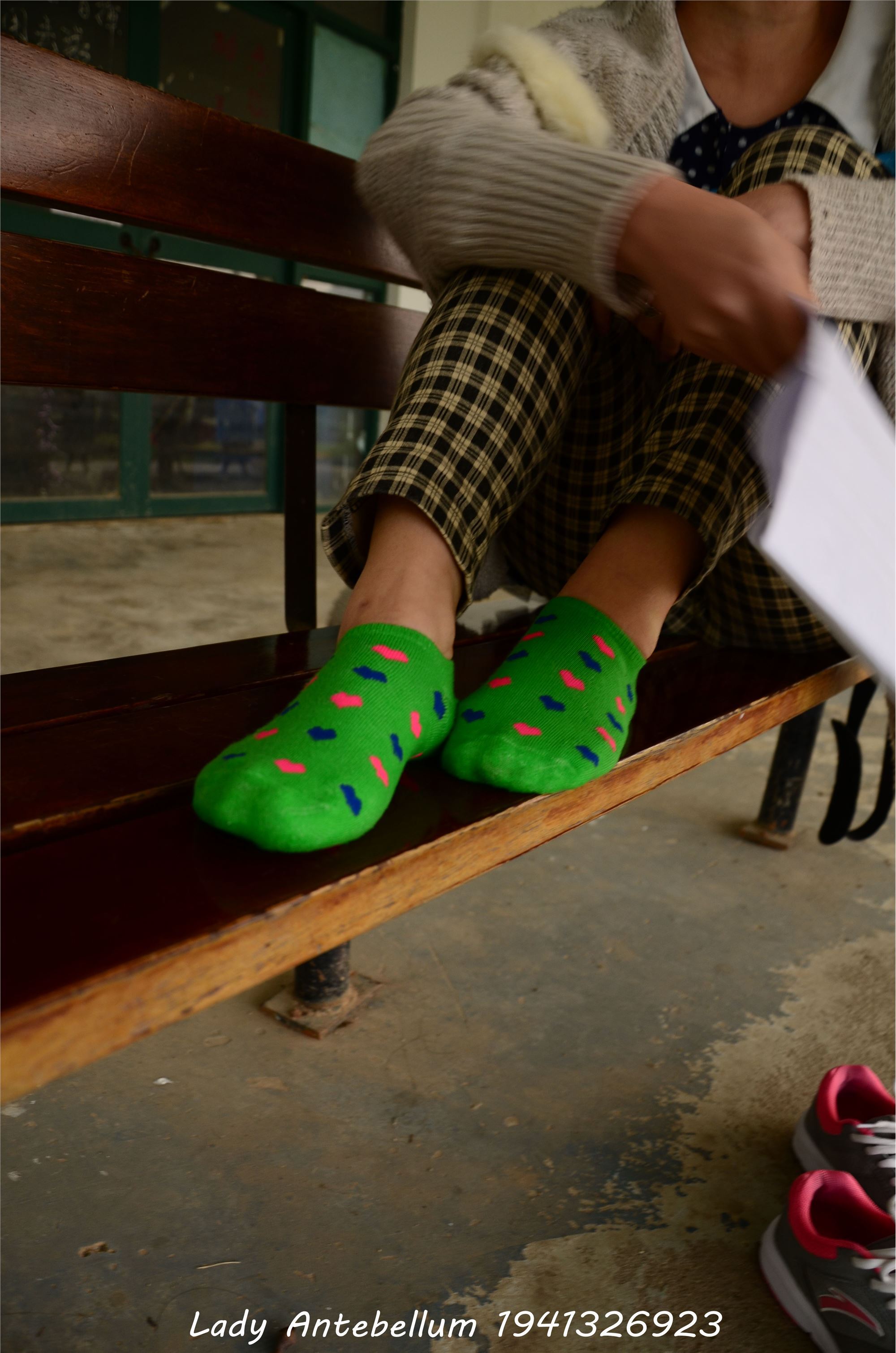 [战前女神] 恋足美腿棉袜女神级摄影套图 030