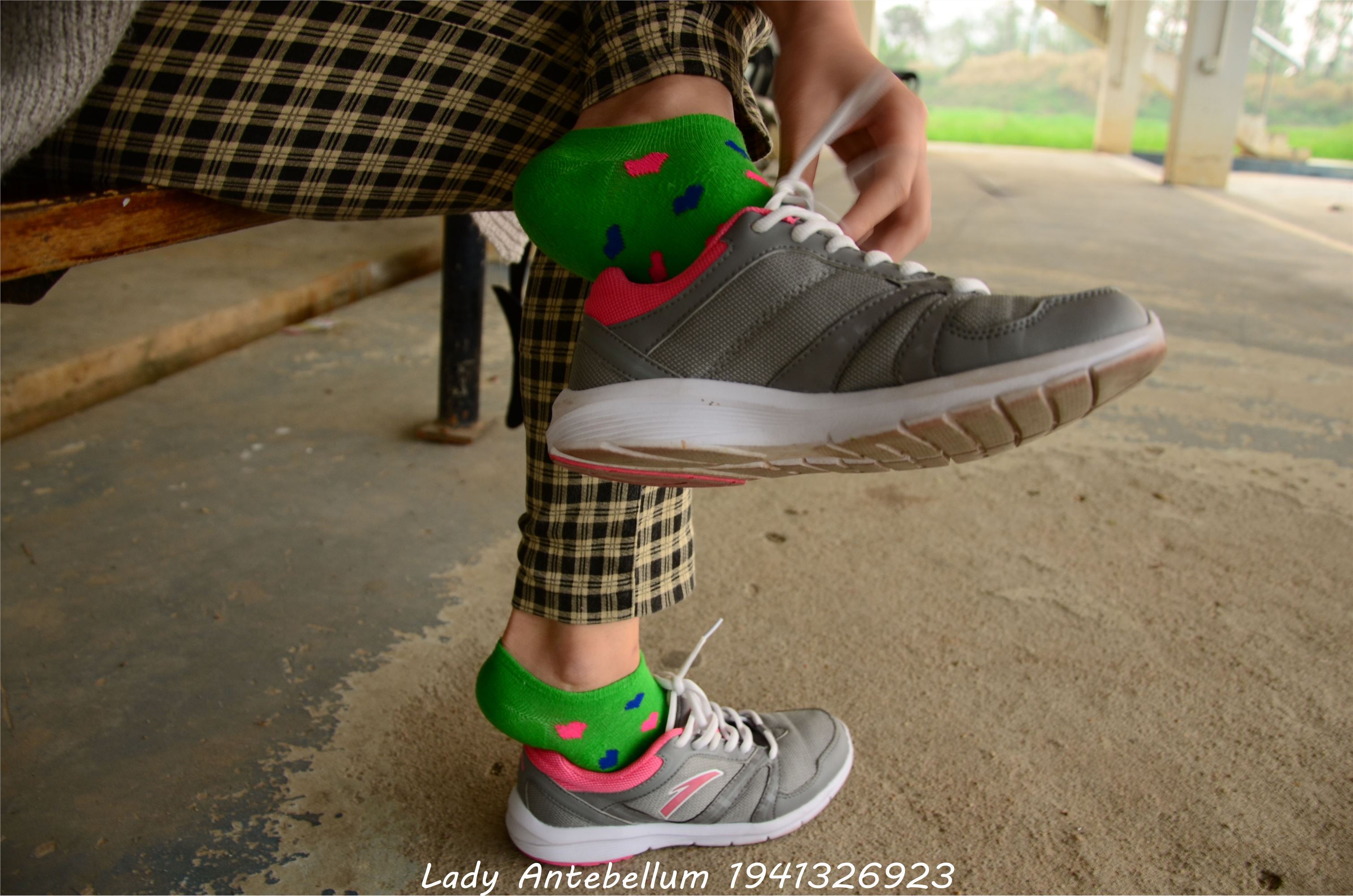 [战前女神] 恋足美腿棉袜女神级摄影套图 030