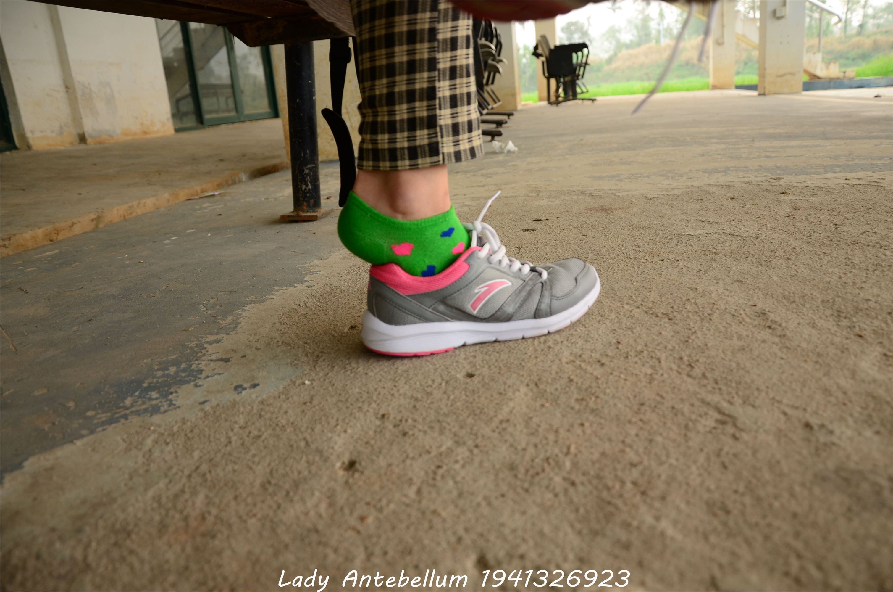 [战前女神] 恋足美腿棉袜女神级摄影套图 030