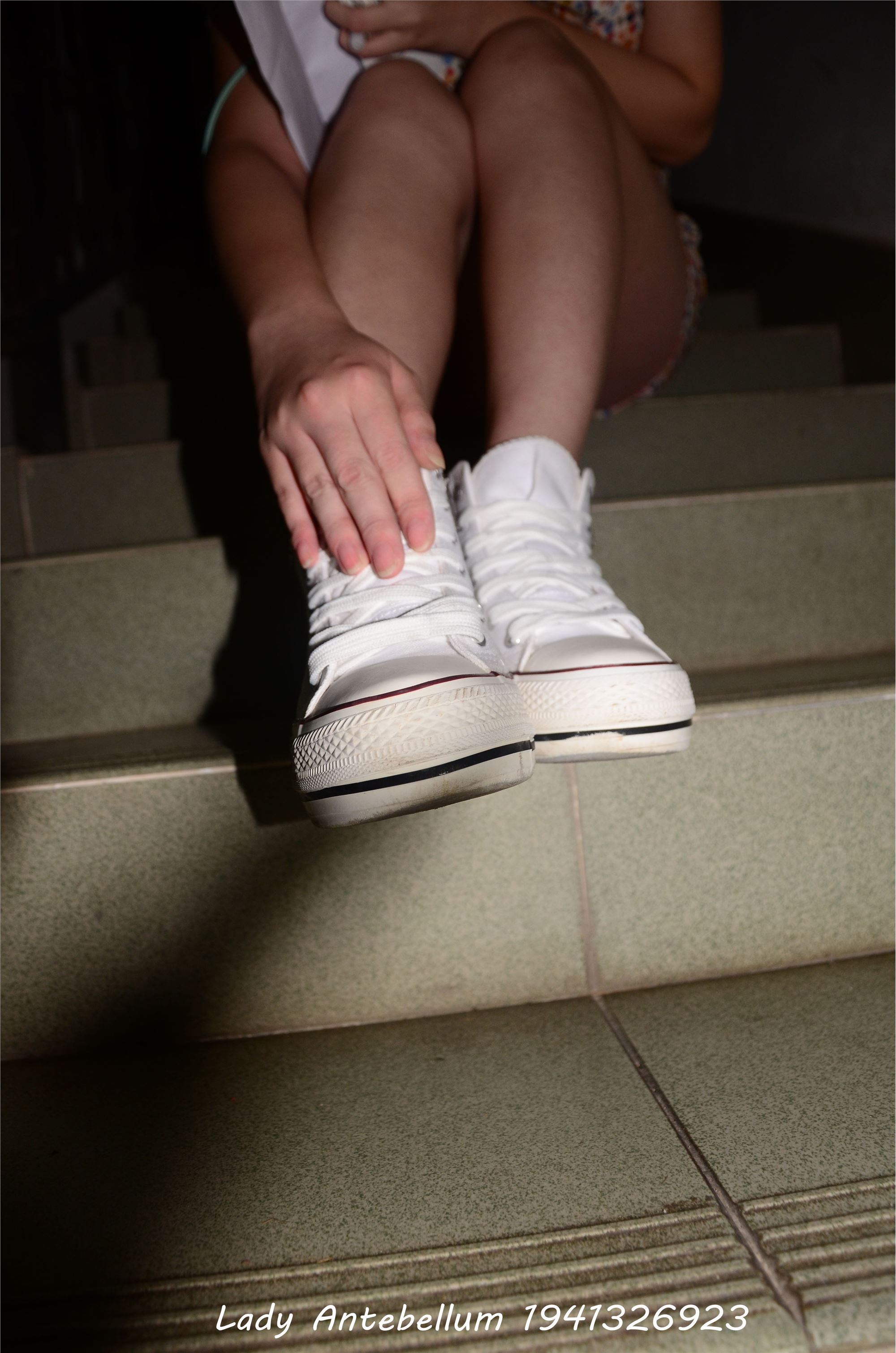 [战前女神] 恋足美腿棉袜女神级摄影套图 031