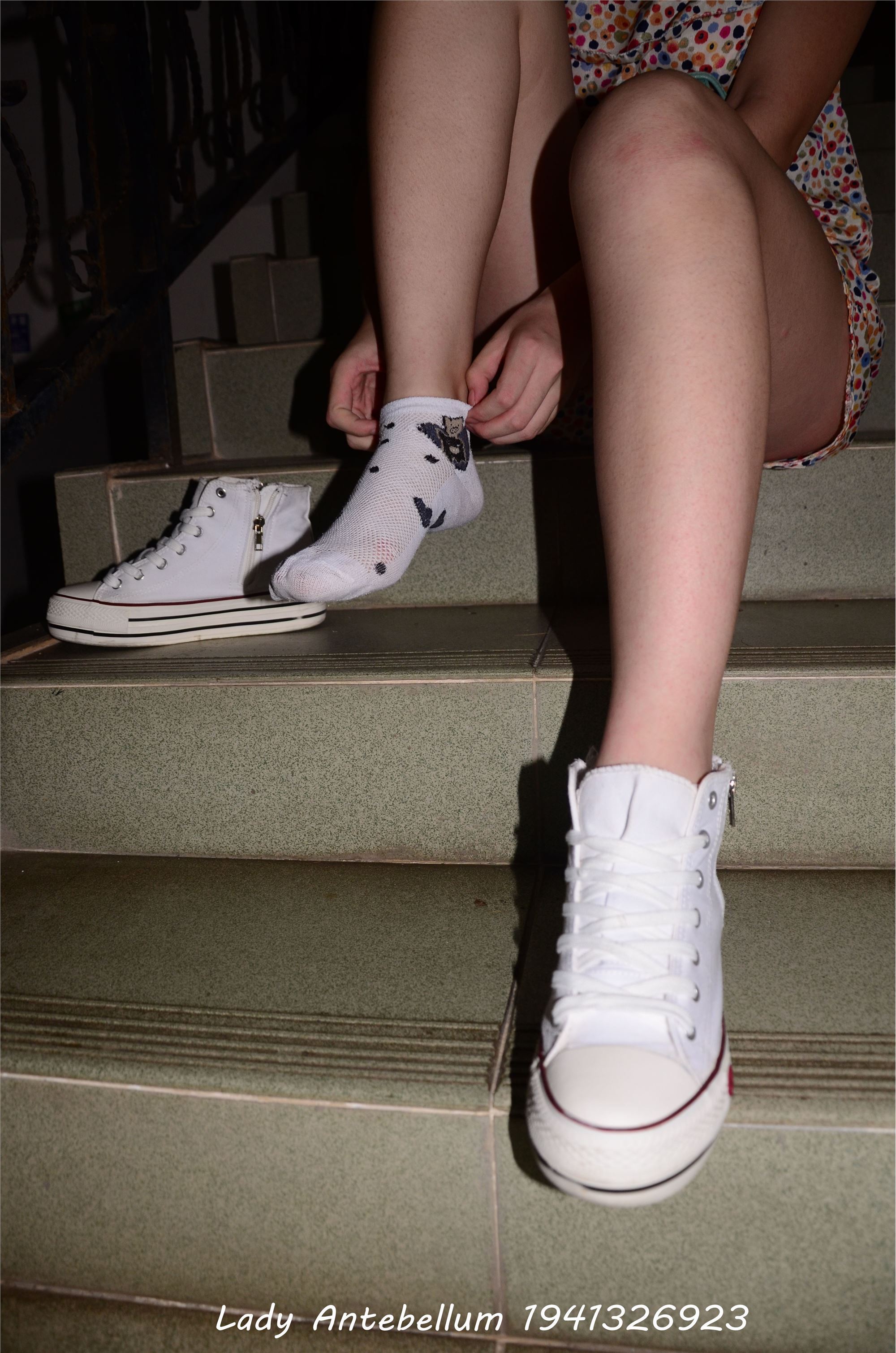 [战前女神] 恋足美腿棉袜女神级摄影套图 031