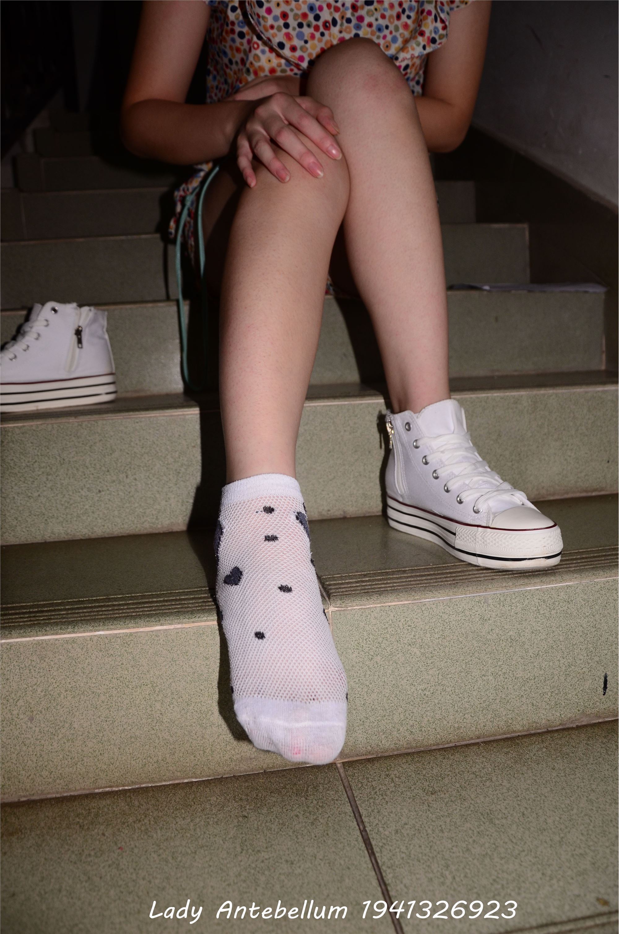 [战前女神] 恋足美腿棉袜女神级摄影套图 031