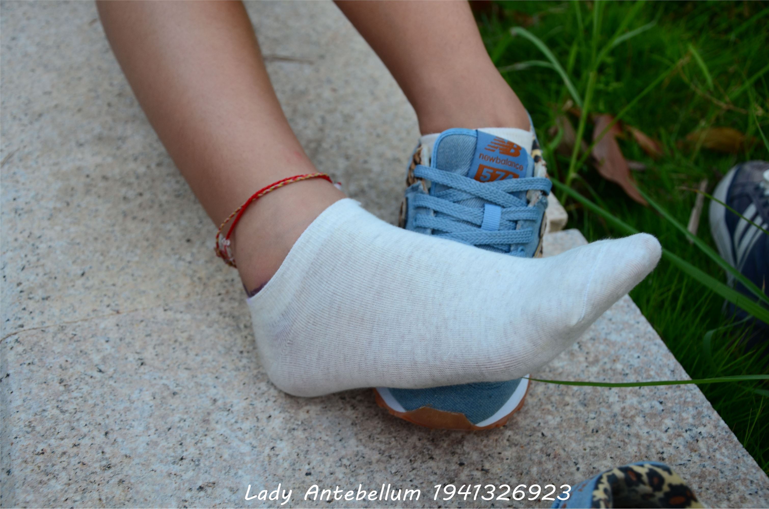 [战前女神] 恋足美腿棉袜女神级摄影套图 032