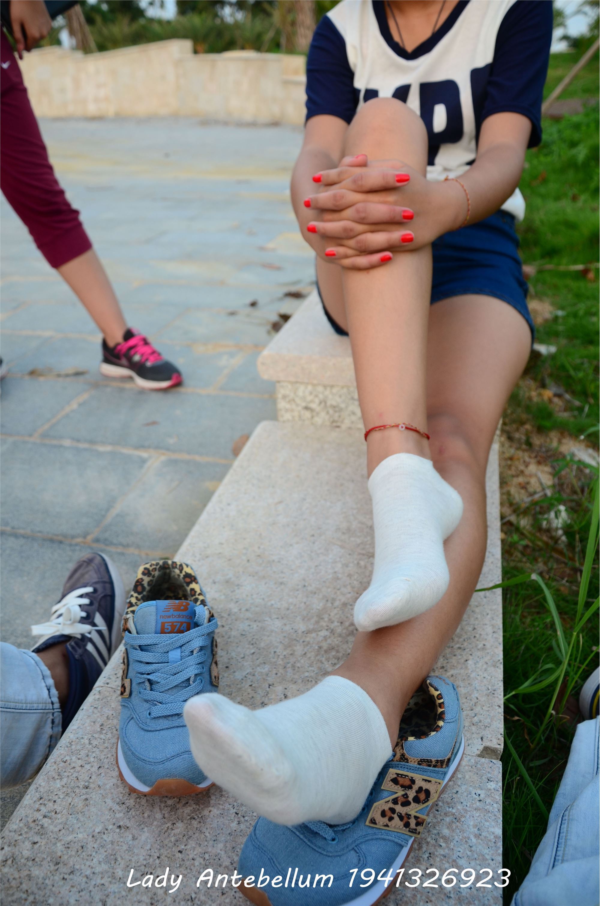 [战前女神] 恋足美腿棉袜女神级摄影套图 032