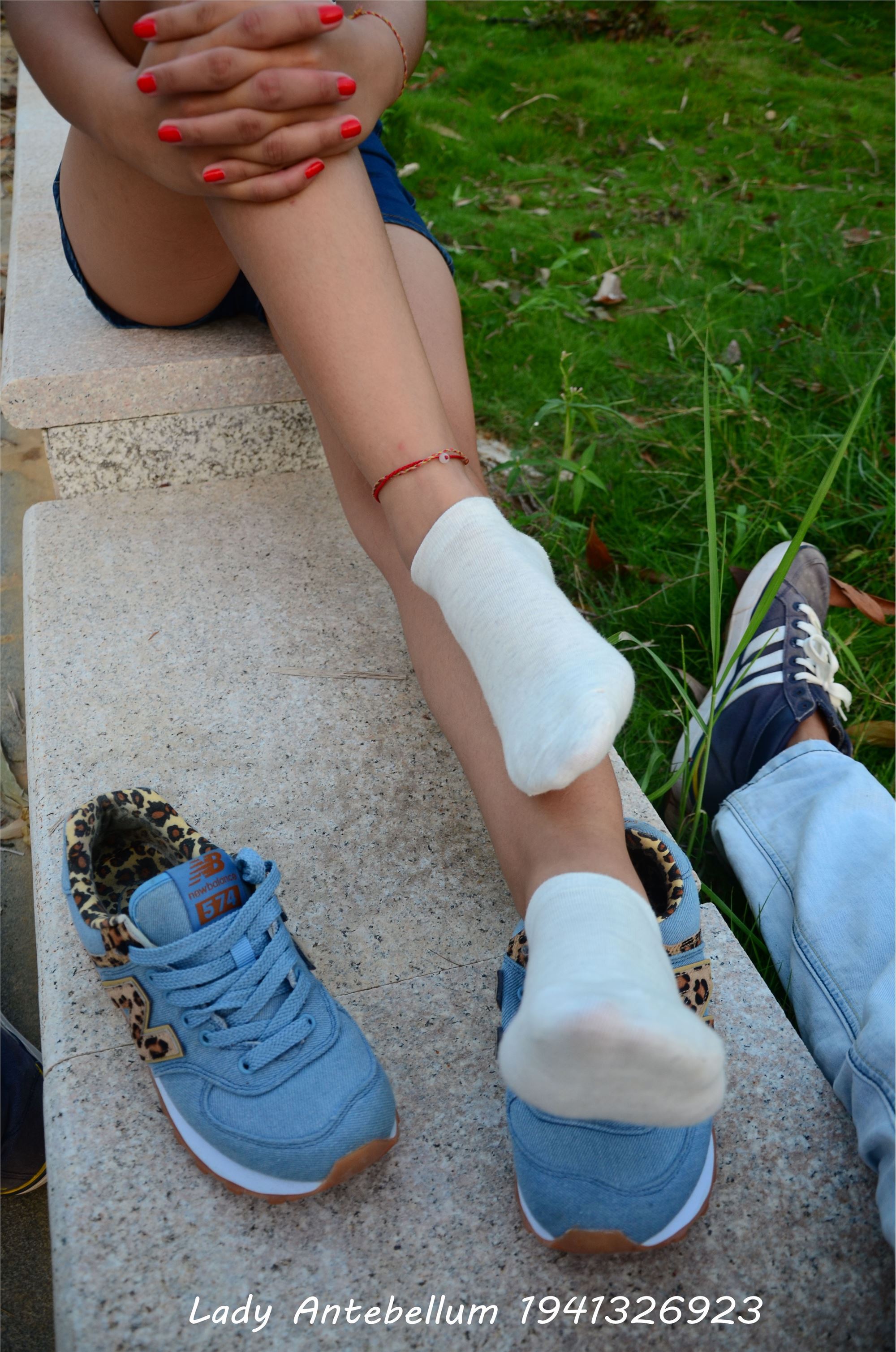 [战前女神] 恋足美腿棉袜女神级摄影套图 032