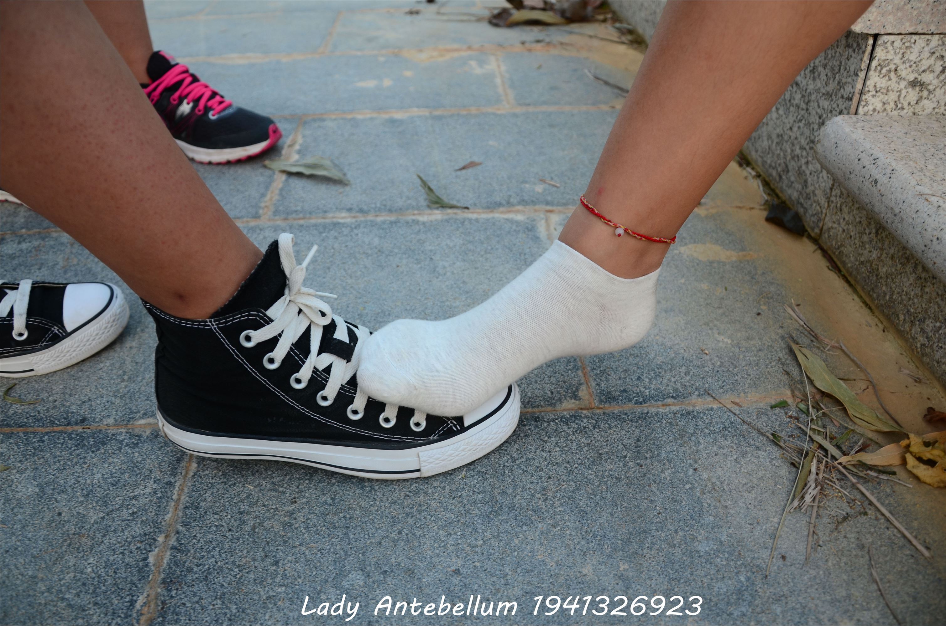 [战前女神] 恋足美腿棉袜女神级摄影套图 032