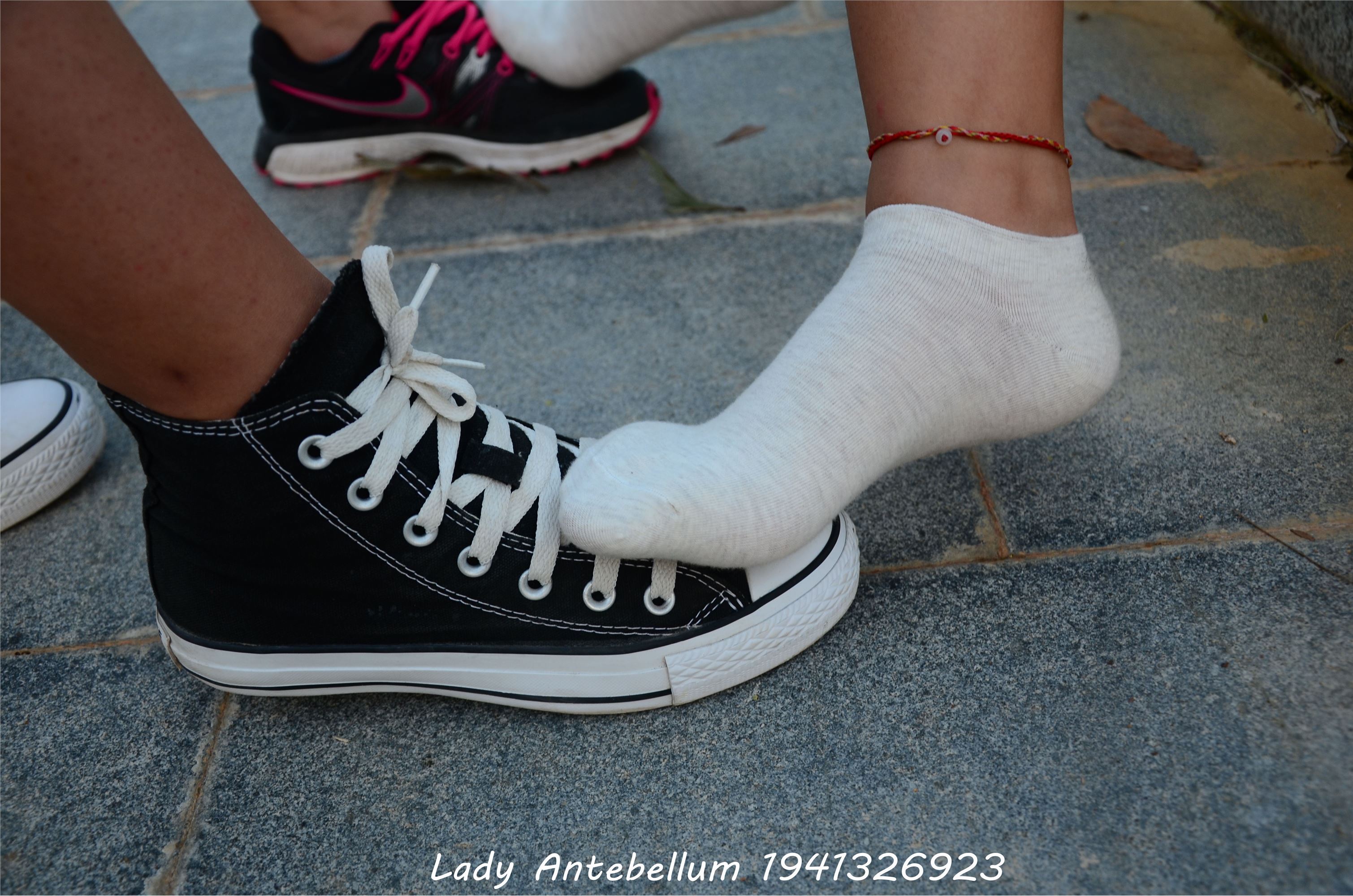 [战前女神] 恋足美腿棉袜女神级摄影套图 032