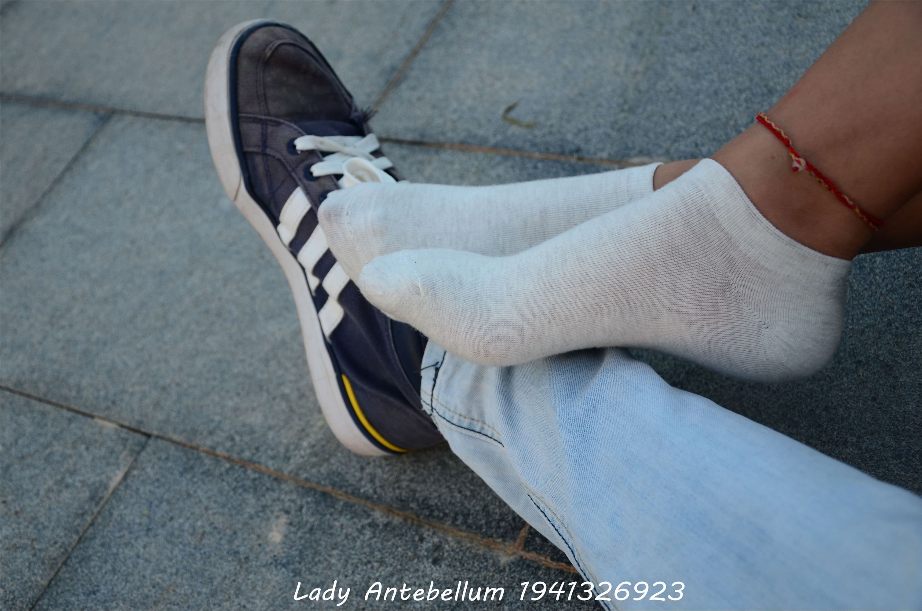 [战前女神] 恋足美腿棉袜女神级摄影套图 032