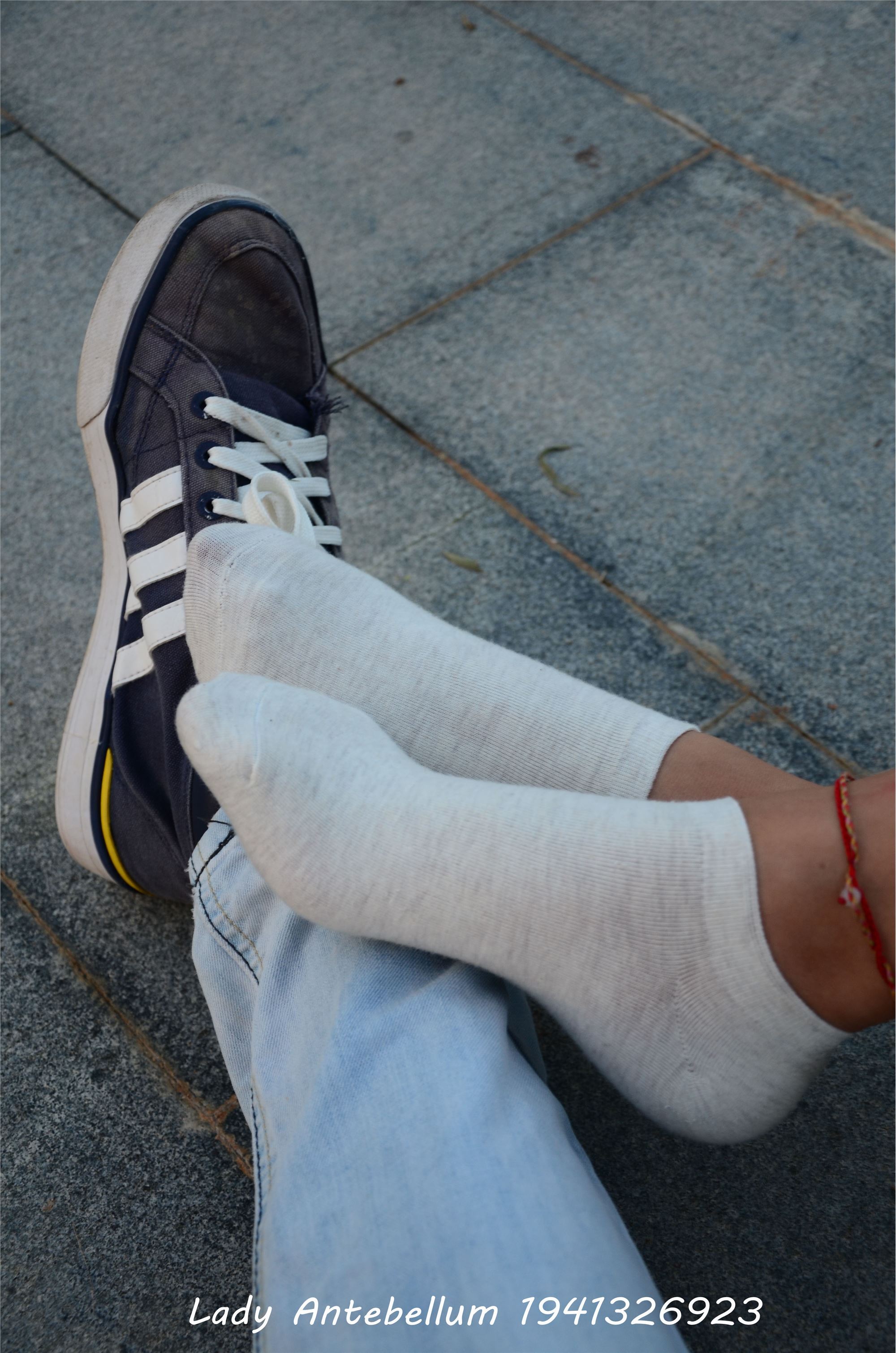 [战前女神] 恋足美腿棉袜女神级摄影套图 032