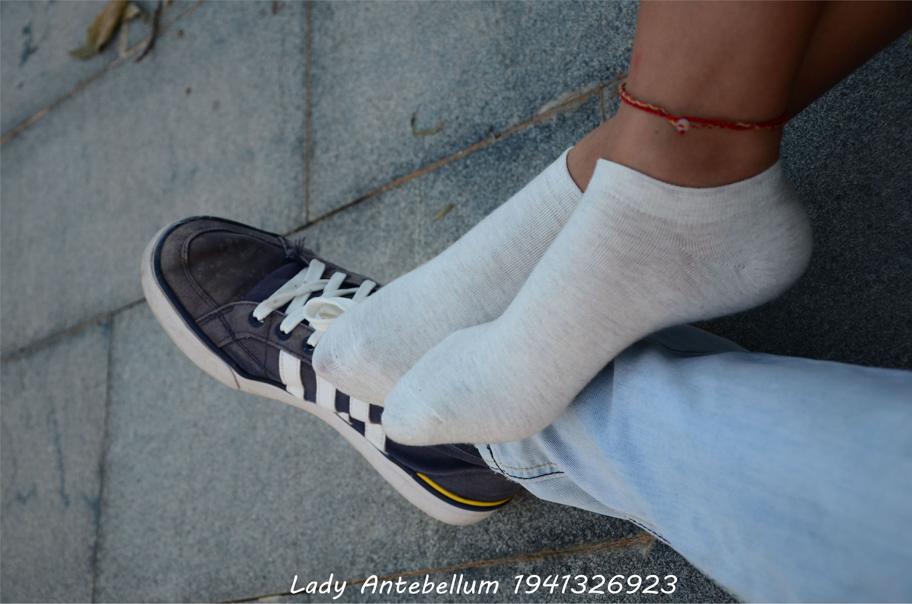 [战前女神] 恋足美腿棉袜女神级摄影套图 032