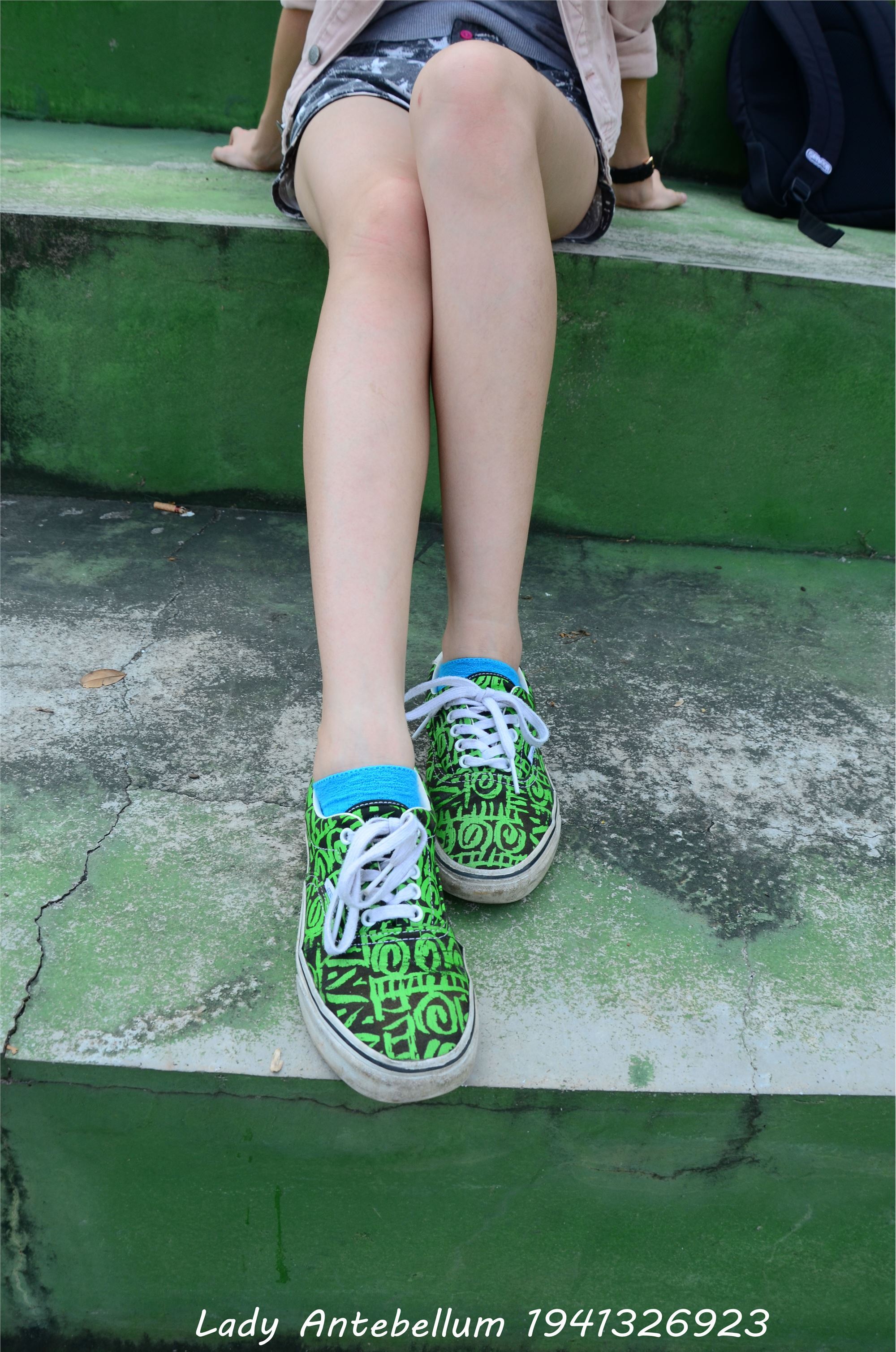 [战前女神] 恋足美腿棉袜女神级摄影套图 033