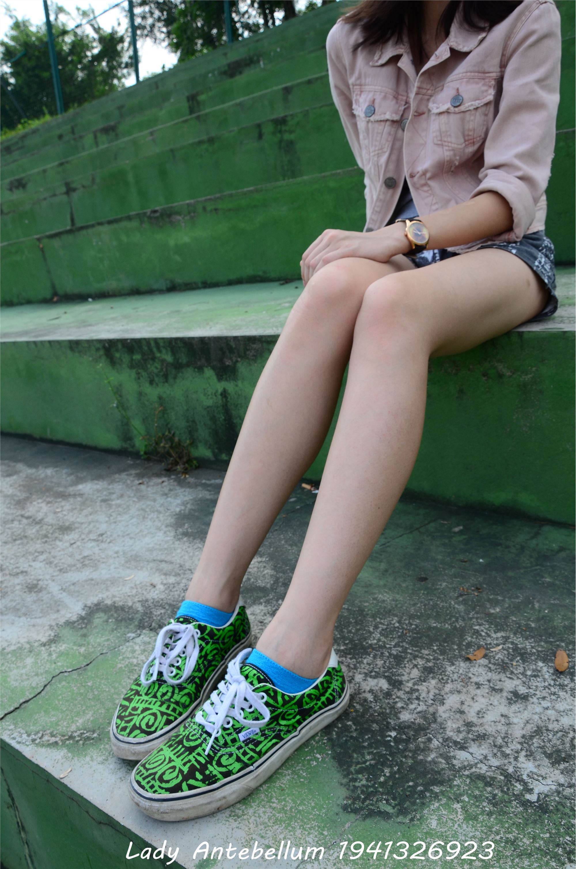 [战前女神] 恋足美腿棉袜女神级摄影套图 033