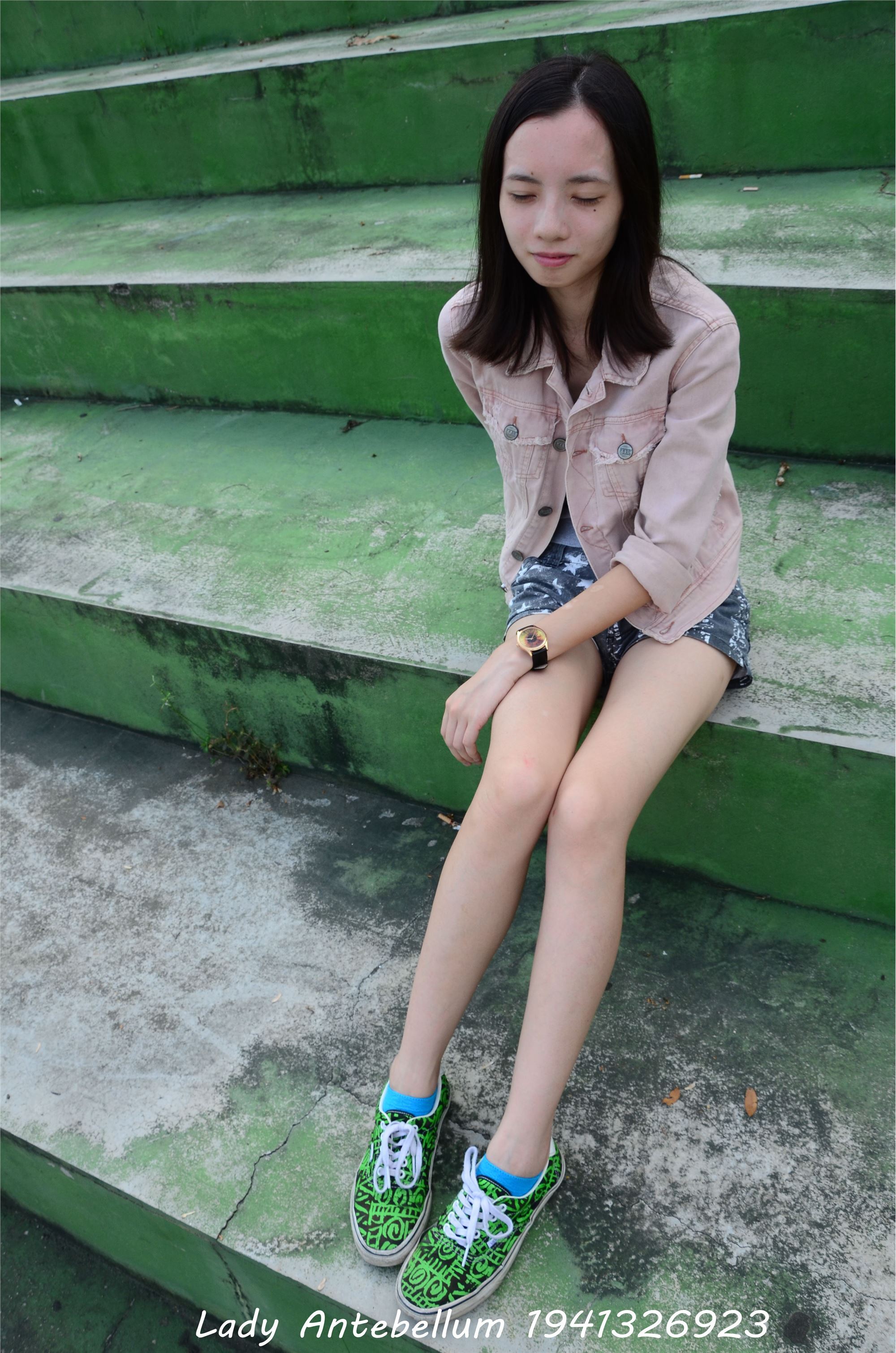 [战前女神] 恋足美腿棉袜女神级摄影套图 033