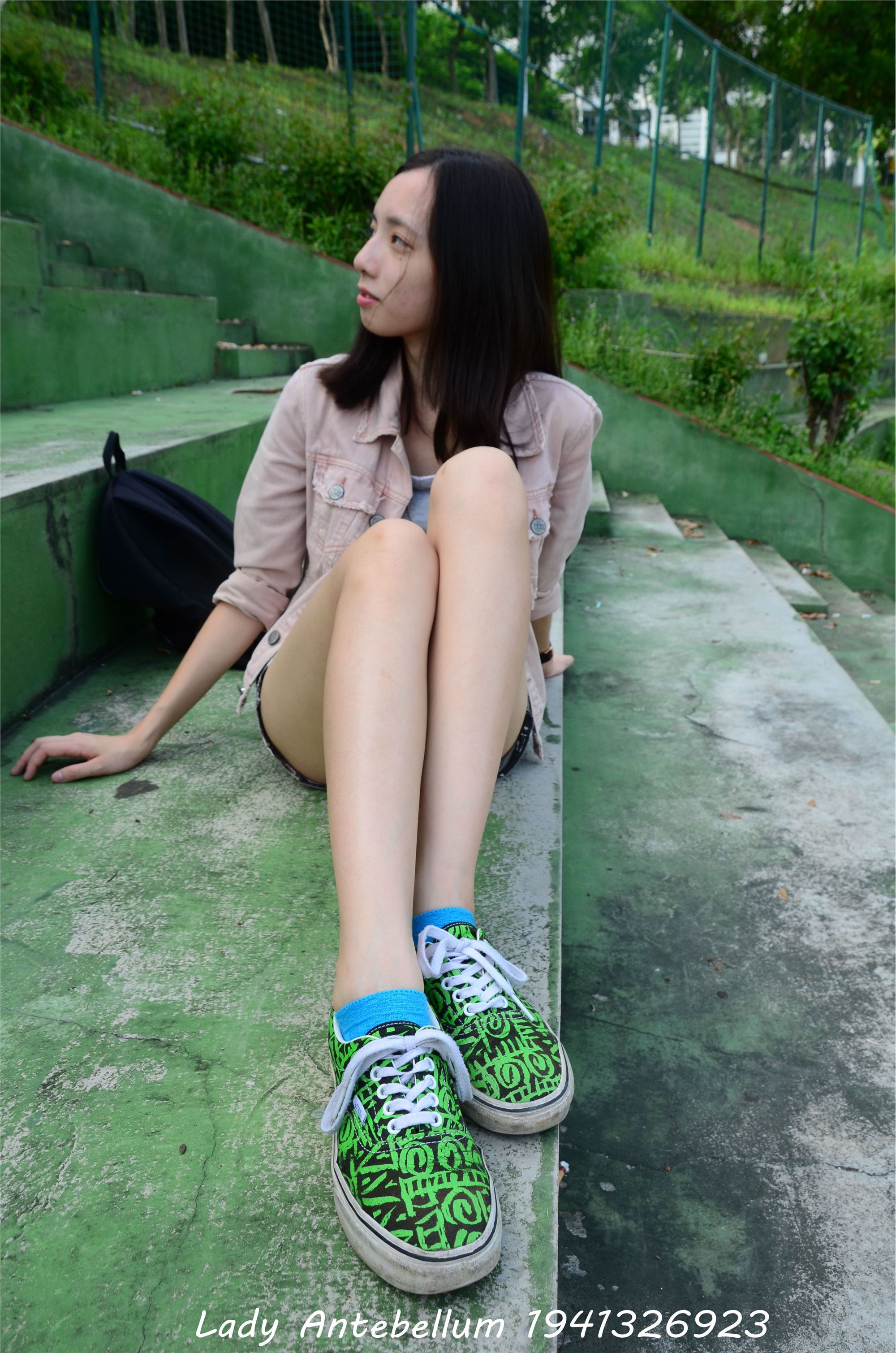 [战前女神] 恋足美腿棉袜女神级摄影套图 033