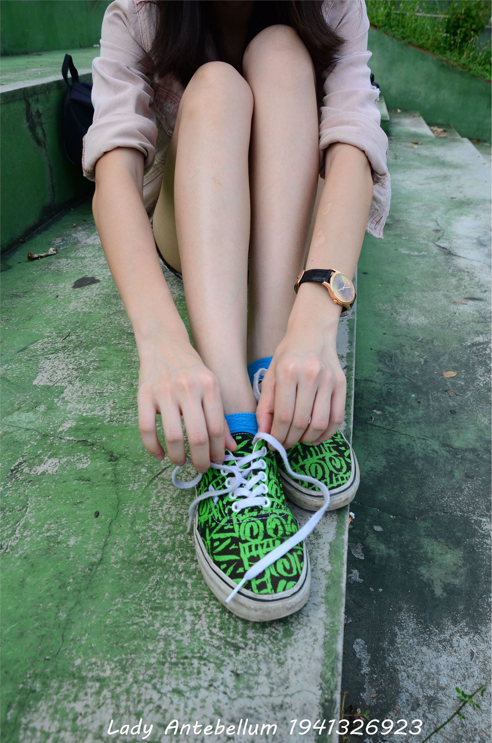 [战前女神] 恋足美腿棉袜女神级摄影套图 033